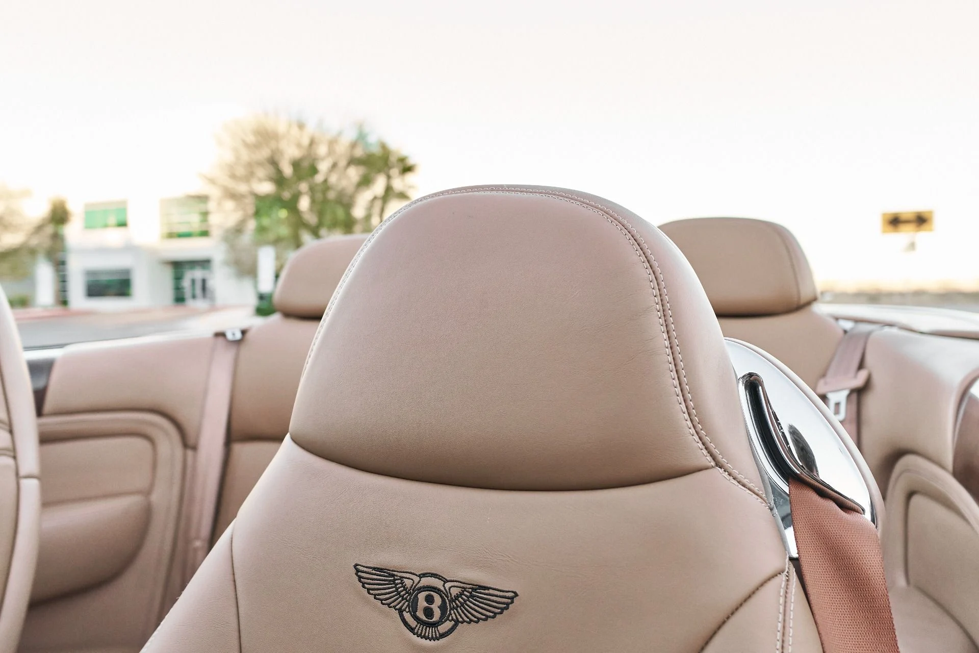 mph038_821415812_Used_2009_Bentley_Azure_Base_1765906186_0bc60f1dab