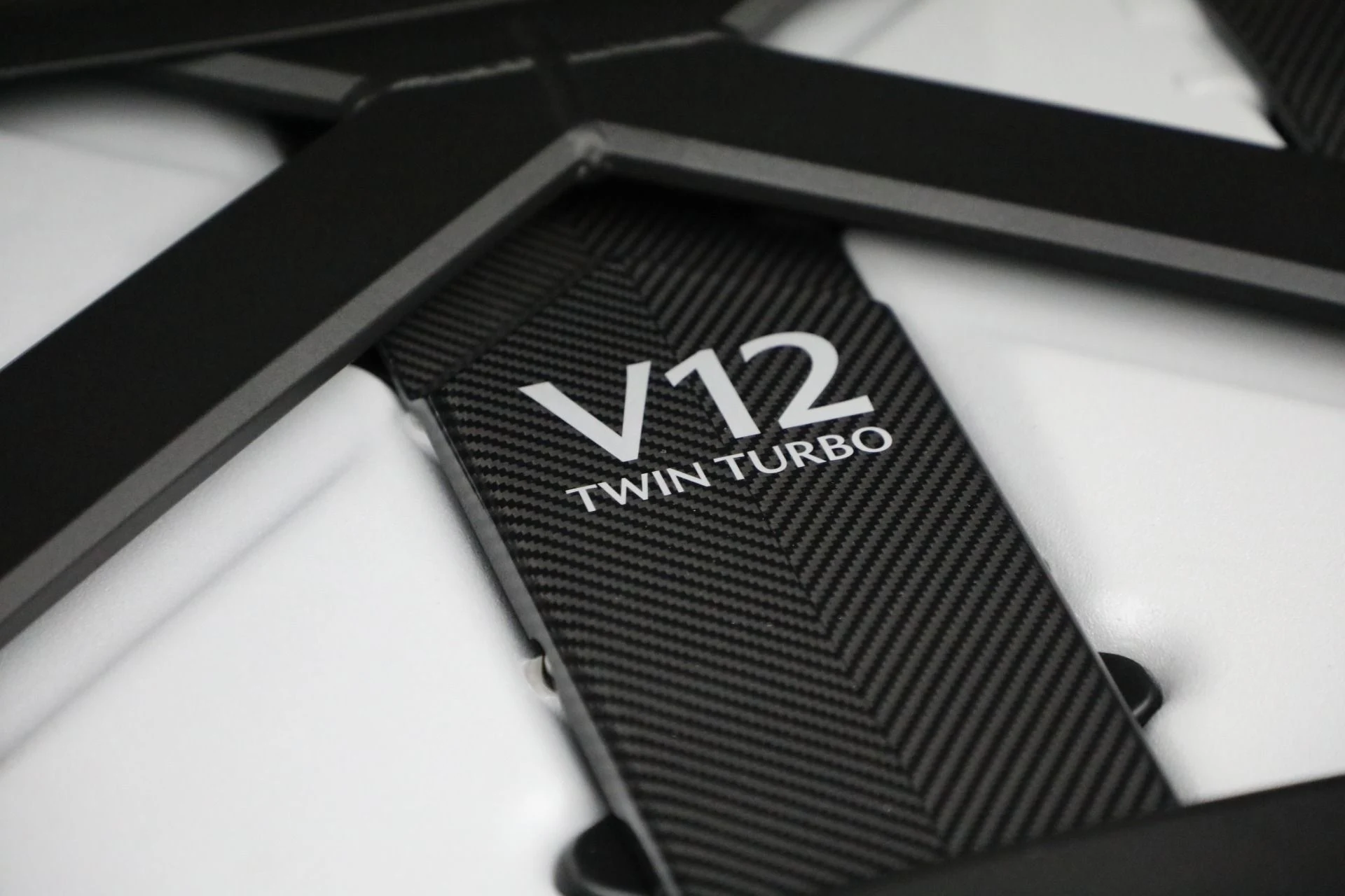 mph038_824744243_New_2025_Aston_Martin_Vanquish_1735676879_2e24345216