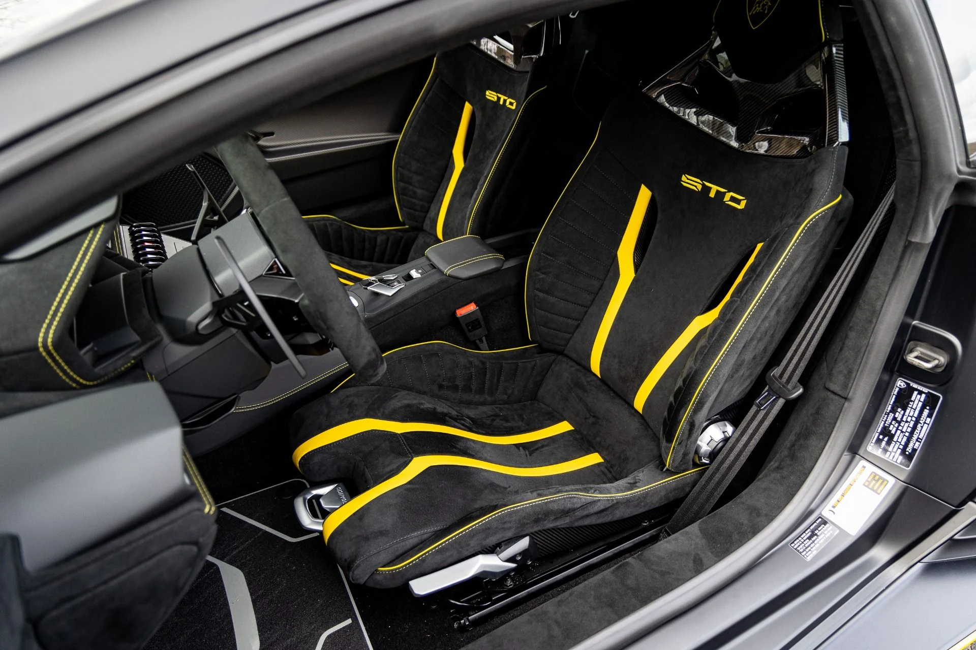 mph038_829605487_Used_2023_Lamborghini_Huracan_STO_1724257778_6ed3ab96ed