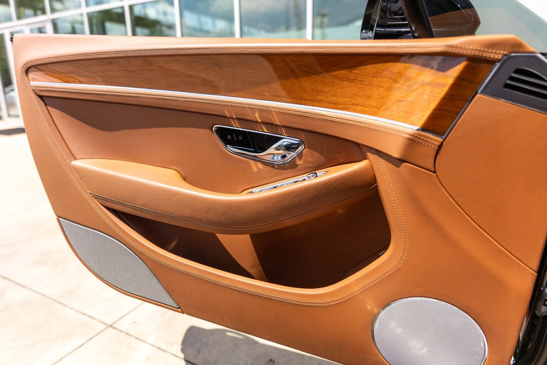 mph038_829826703_Hi_Tech_Luxury_Imports_LLC_SCBDG_4_ZG_6_NC_091269_image_38_918cc8ab8b
