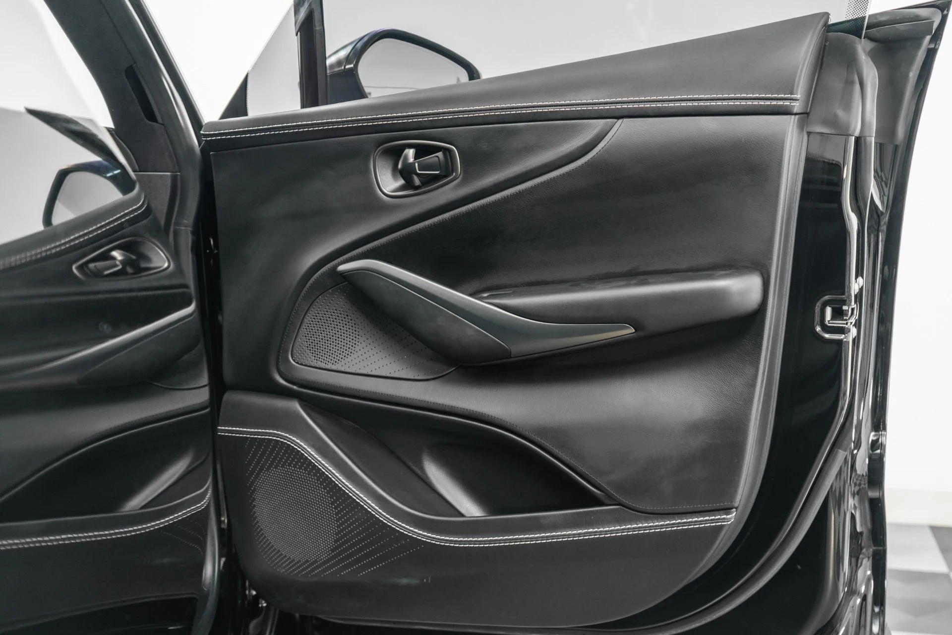 mph038_836575042_Used_2021_Aston_Martin_DBX_Indulgence_Pack_Panoramic_Roof_1779378242_c11bb7c11e