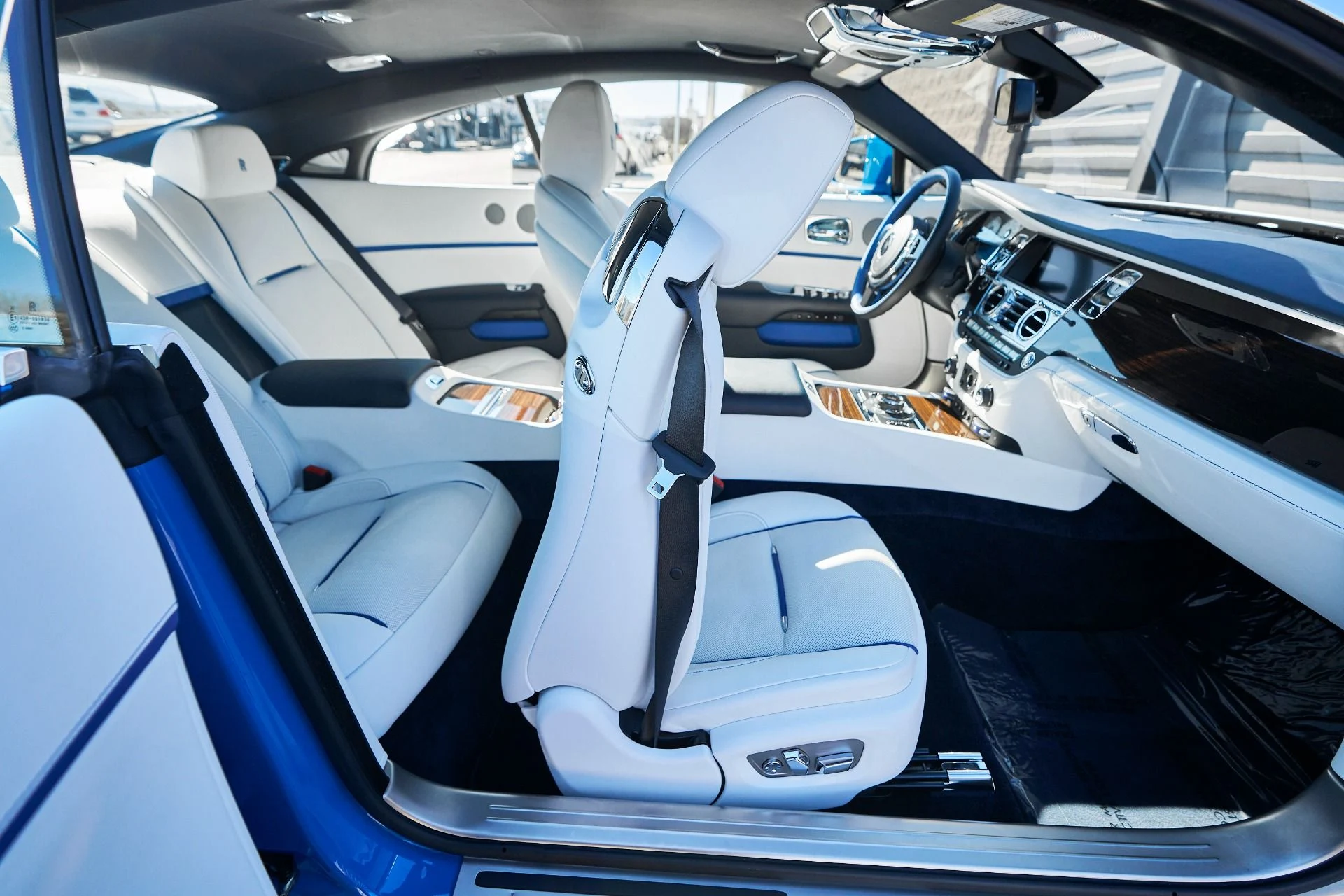 mph038_84199928_Used_2020_Rolls_Royce_Wraith_Base_1762567756_4645e6b479