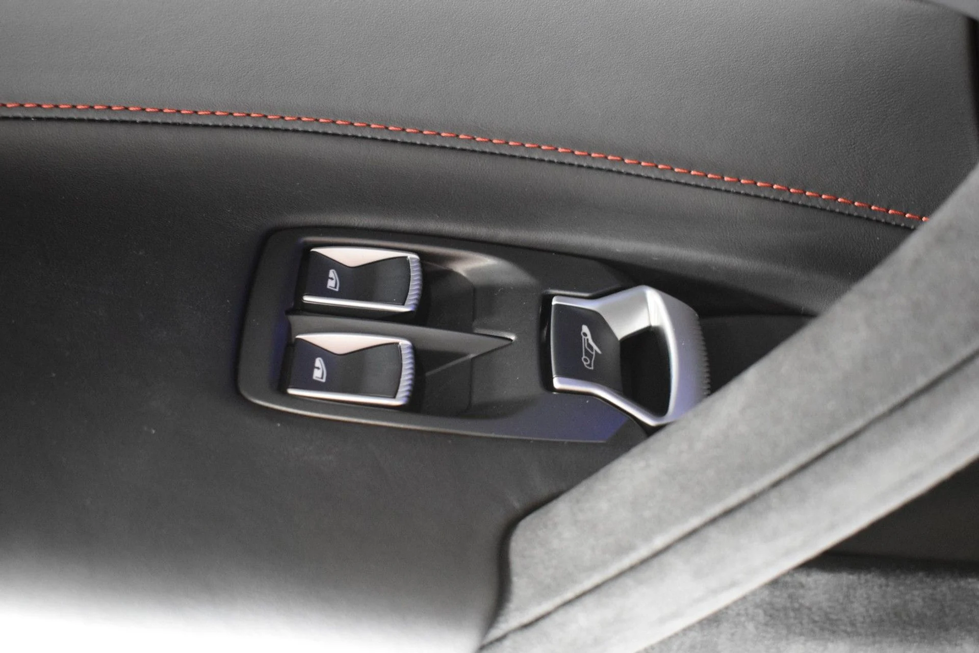 mph038_846019817_0a170264354bab4fc9bd1a3d242b7666x_6b6a0d31ee