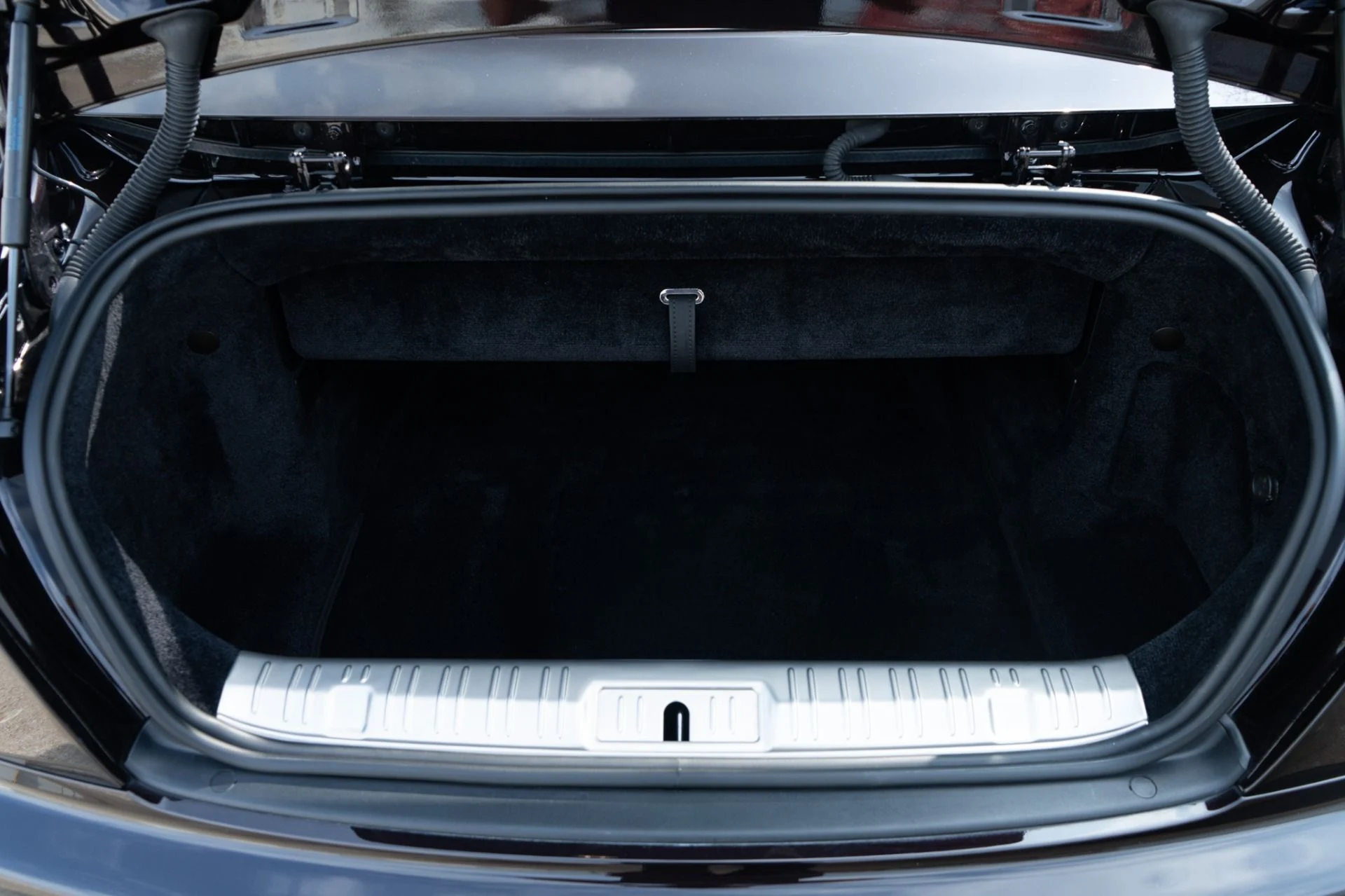 mph038_846584213_Used_2017_Rolls_Royce_Dawn_1771784248_ad7e742afe