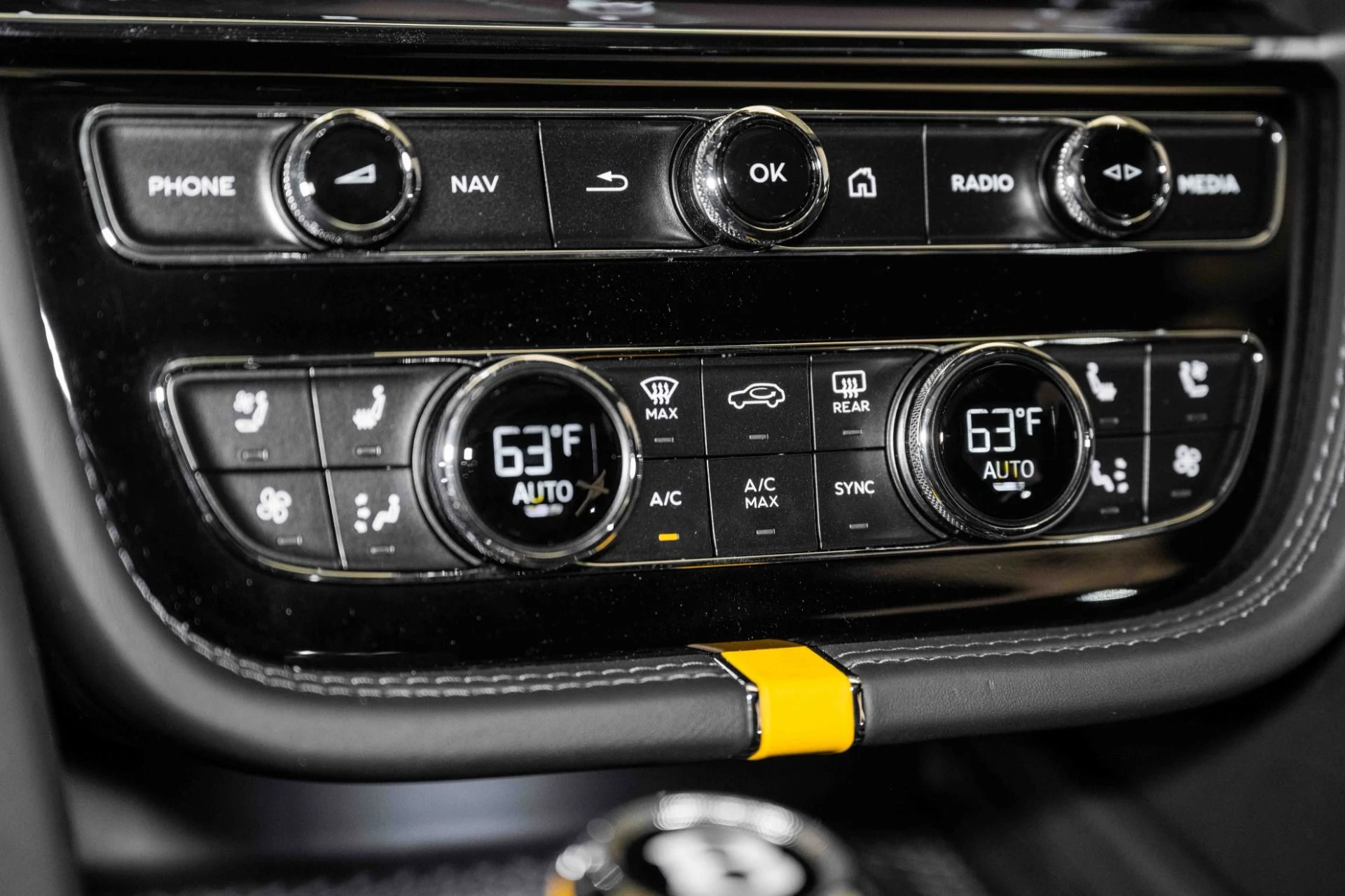 mph038_849907699_Used_2024_Bentley_Bentayga_Azure_V8_1721581484_be057afb02