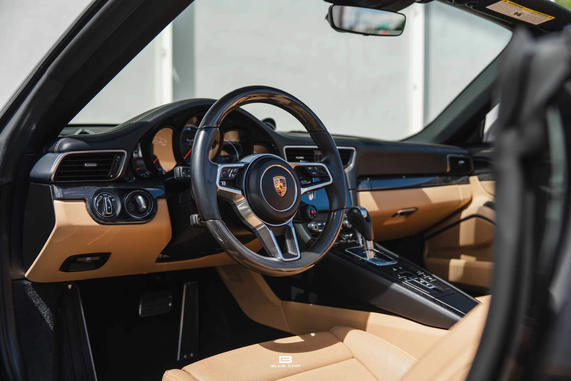 mph038_853055590_6a2c27e153b40e3dd59d9f4e_2017_Porsche_911_Turbo_39_09c49e6a0a