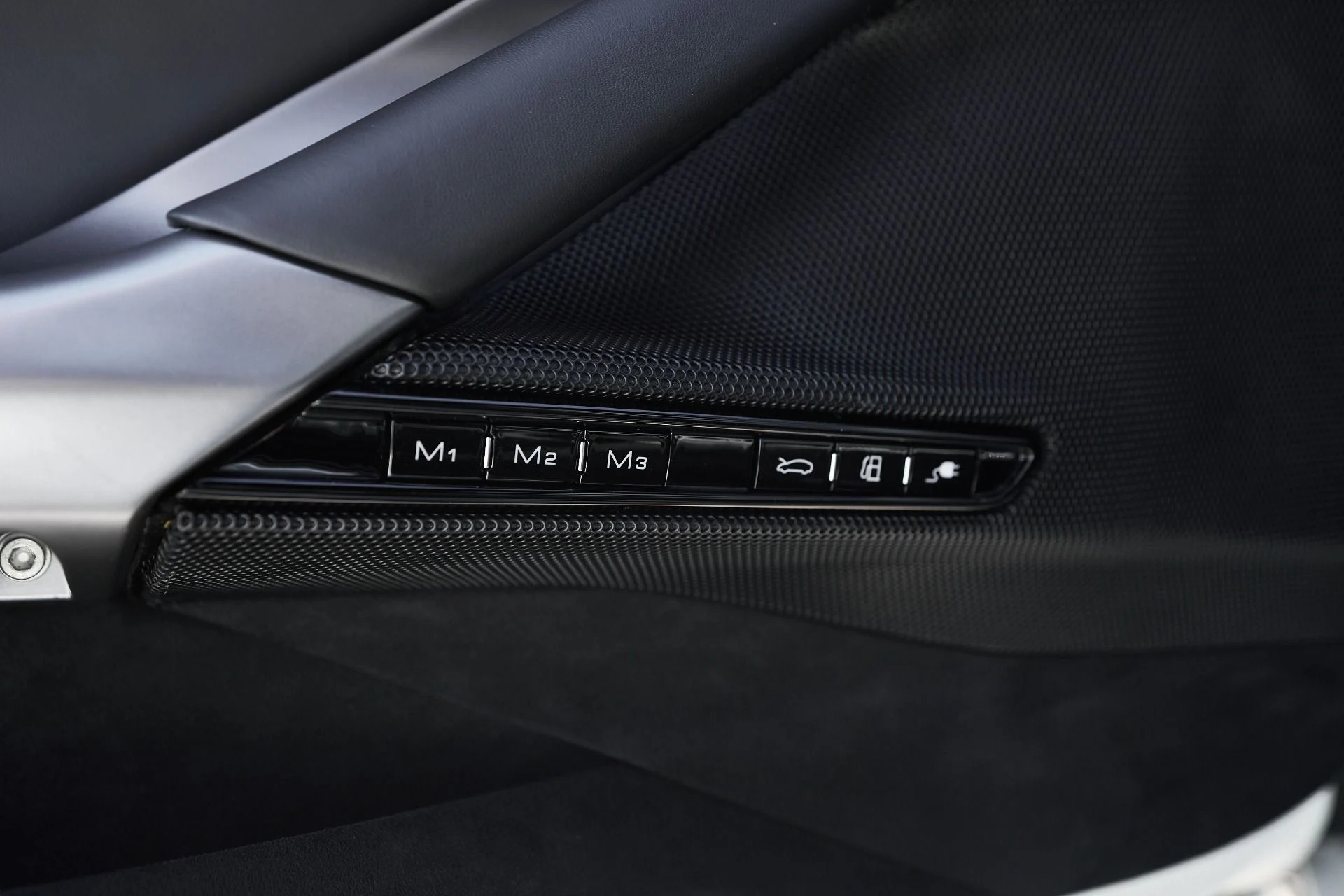 mph038_857574213_Used_2023_Ferrari_SF_90_Stradale_1762821686_dbf4f5ea1c