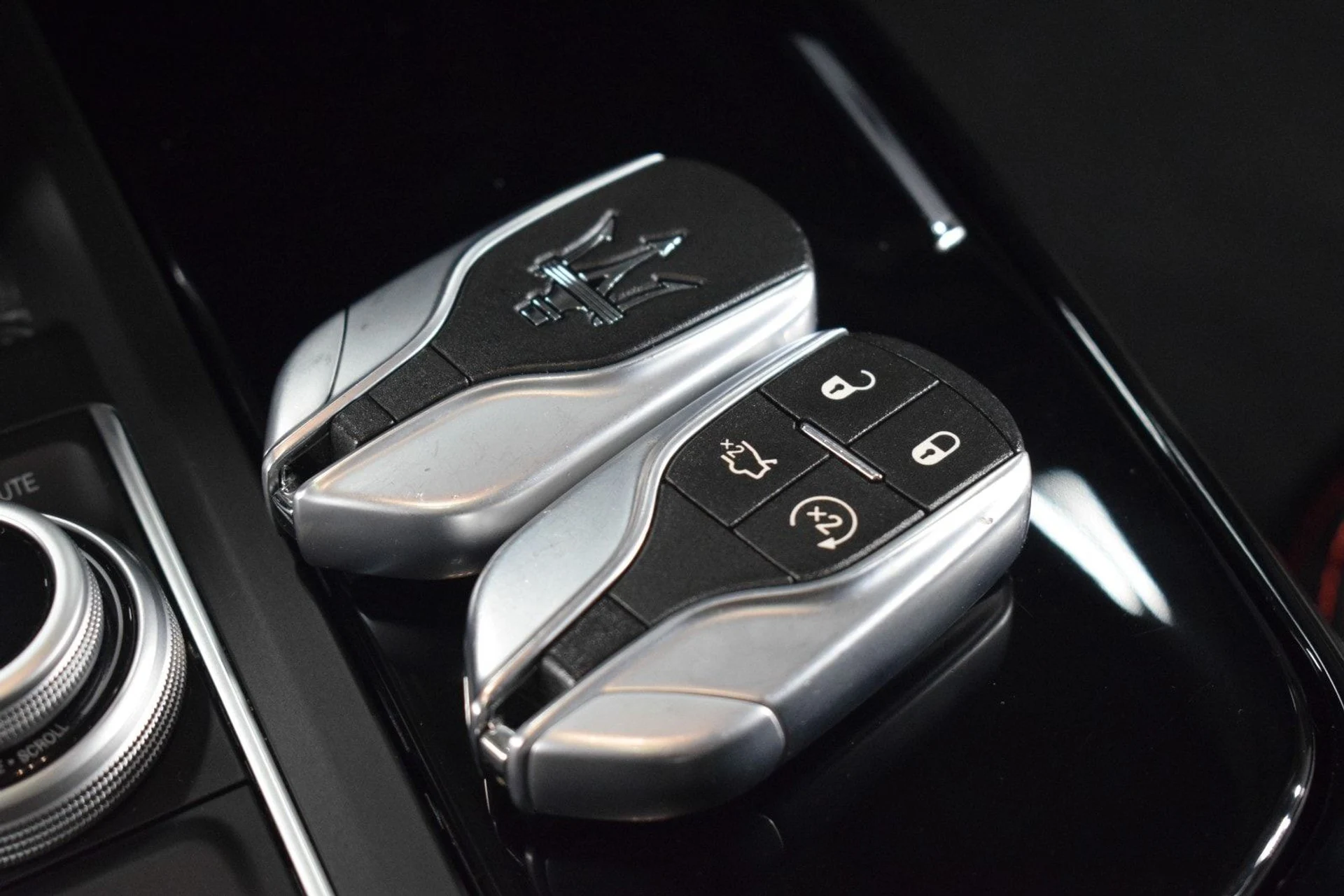 mph038_875396334_e030fe4c6e55642b96cfc12cbf898622x_c89b209568