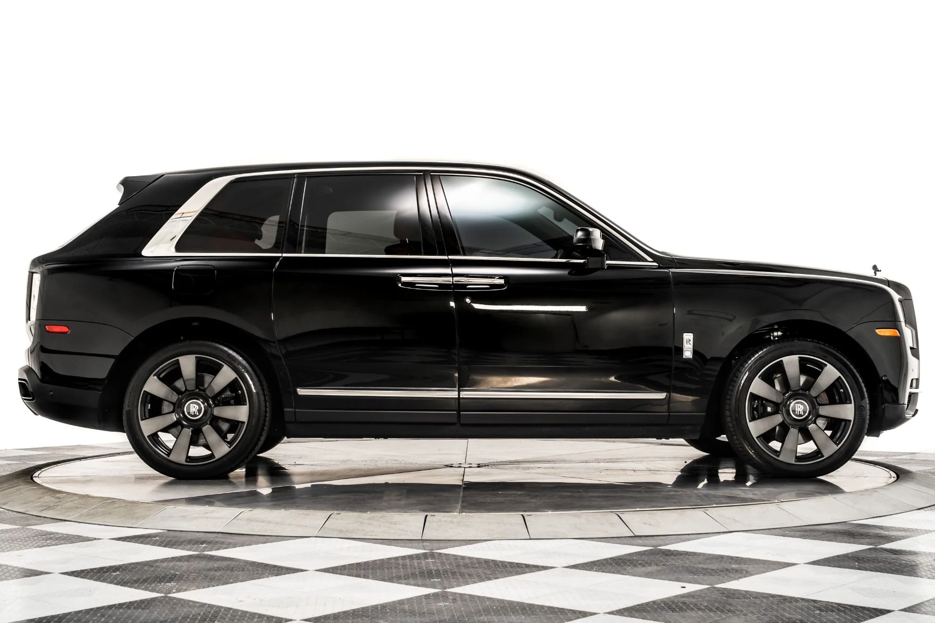 mph038_880076210_Used_2020_Rolls_Royce_Cullinan_Two_Tone_Interior_Driver_Assistance_Systems_1780337352_7319488000