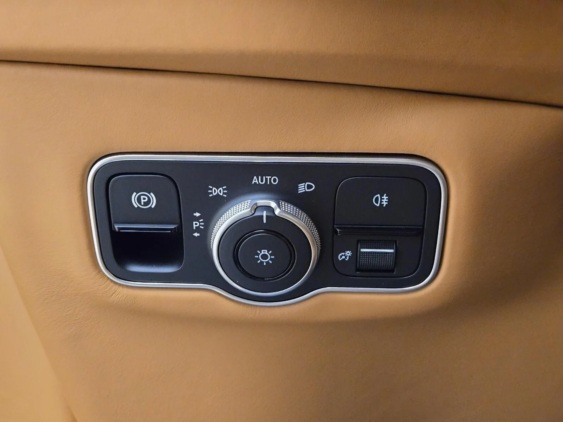 mph038_886779364_New_2026_Aston_Martin_DBX_1767680350_671d1125be