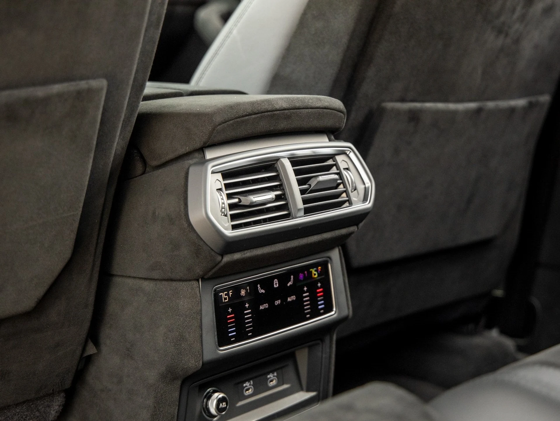 mph038_907963675_39_05aefba776