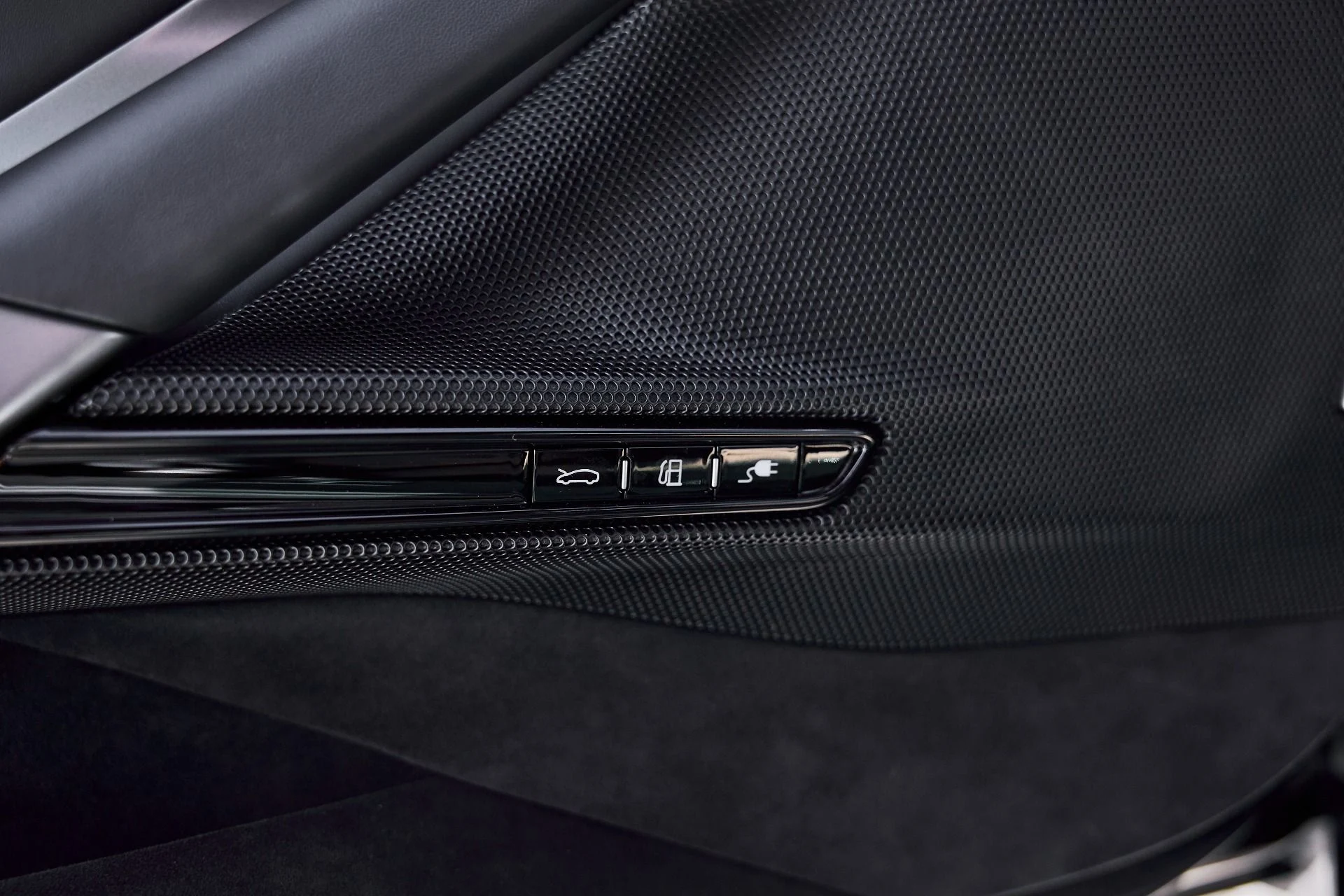 mph038_913436446_Used_2023_Ferrari_SF_90_Stradale_Base_1771034649_2e67ae5b9c