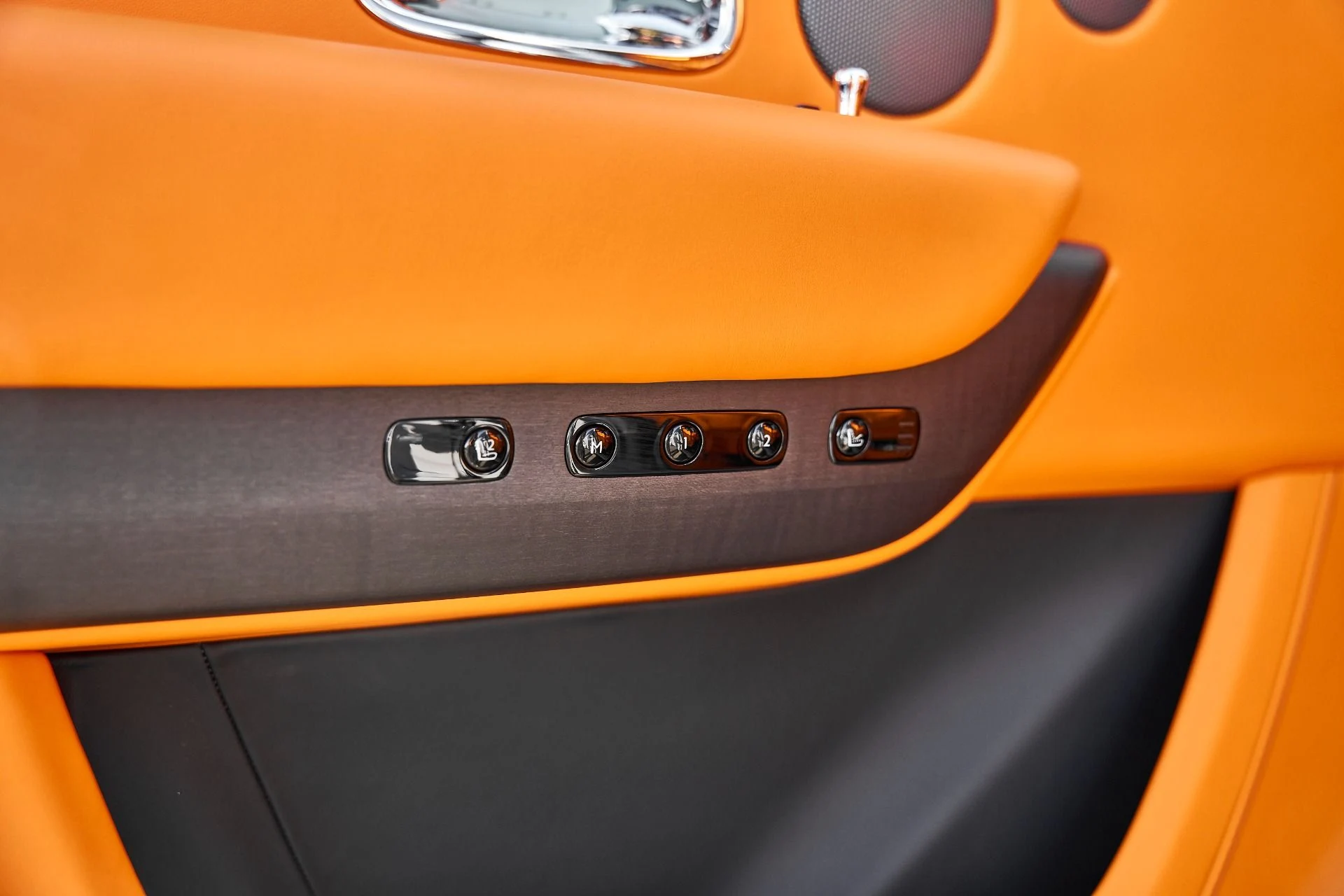 mph038_920510498_Used_2025_Rolls_Royce_Cullinan_1766456650_77d58d9cf7