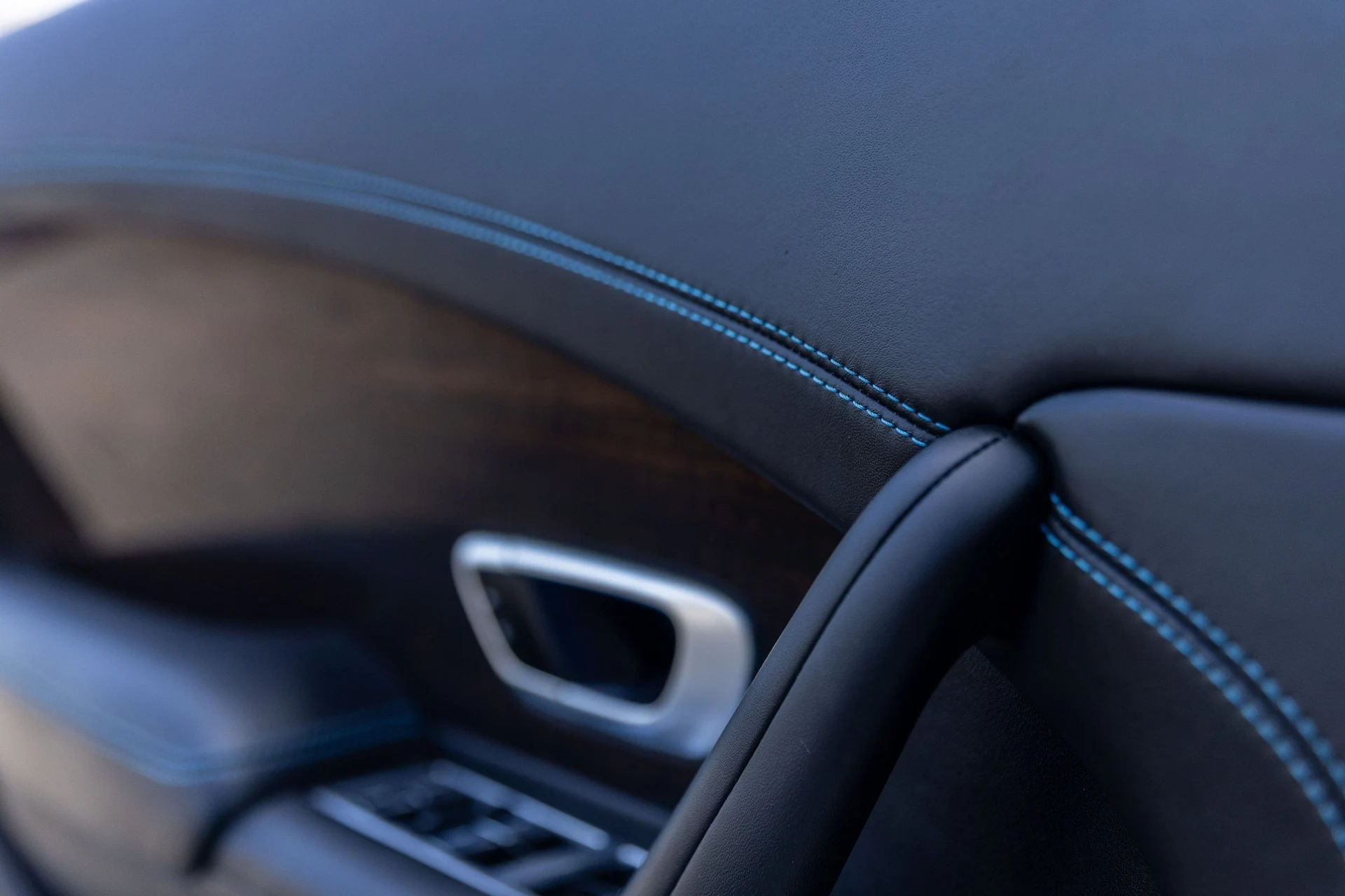 mph038_952611541_Hi_Tech_Luxury_Imports_LLC_SCBFH_7_ZA_7_GC_054737_image_38_0e6a01a29a