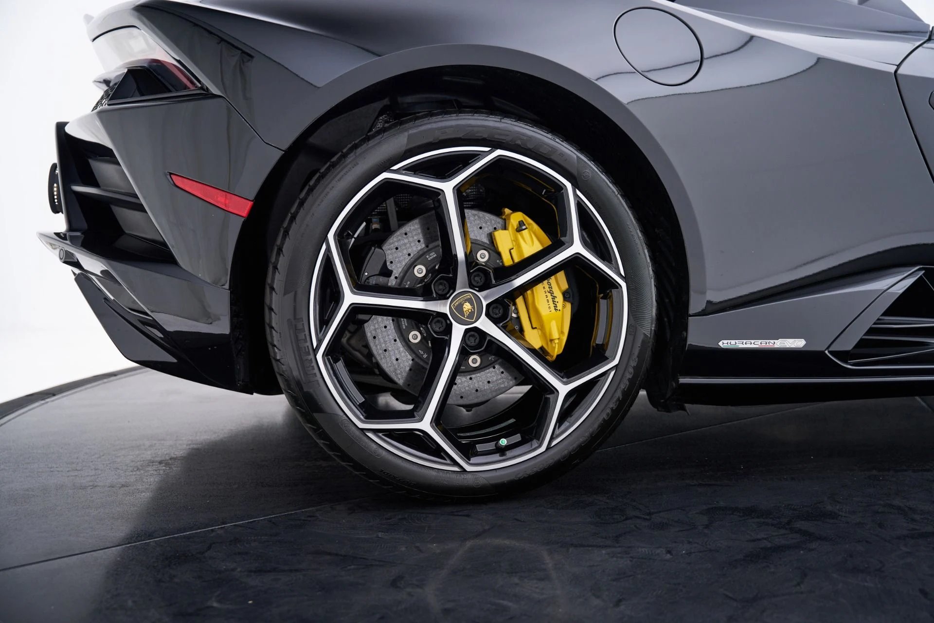 mph038_966743043_Used_2024_Lamborghini_Huracan_1793135578_3bbaa39647