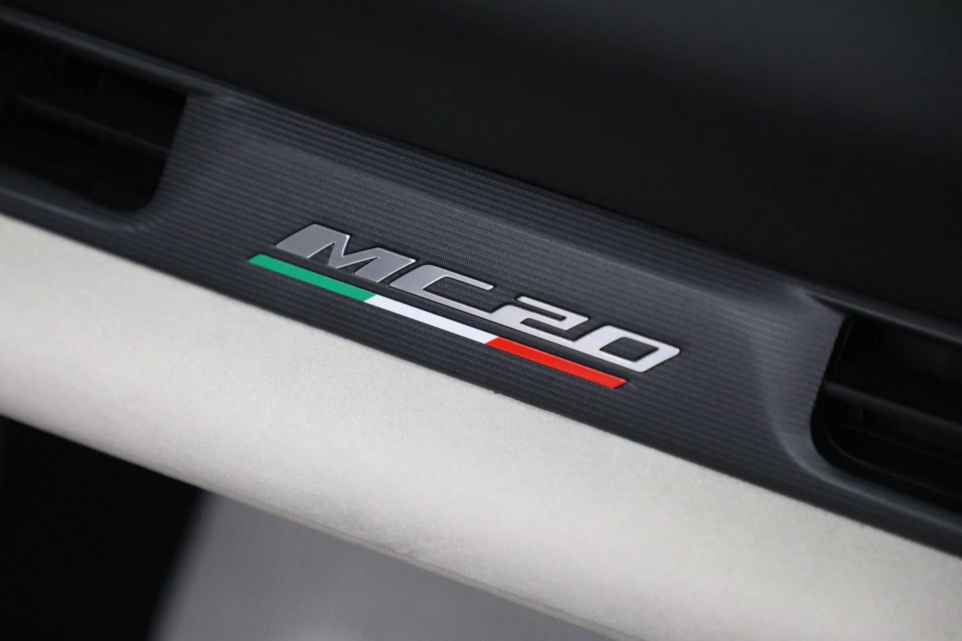 mph038_969993962_Used_2023_Maserati_MC_20_Cielo_a82d6dd98c