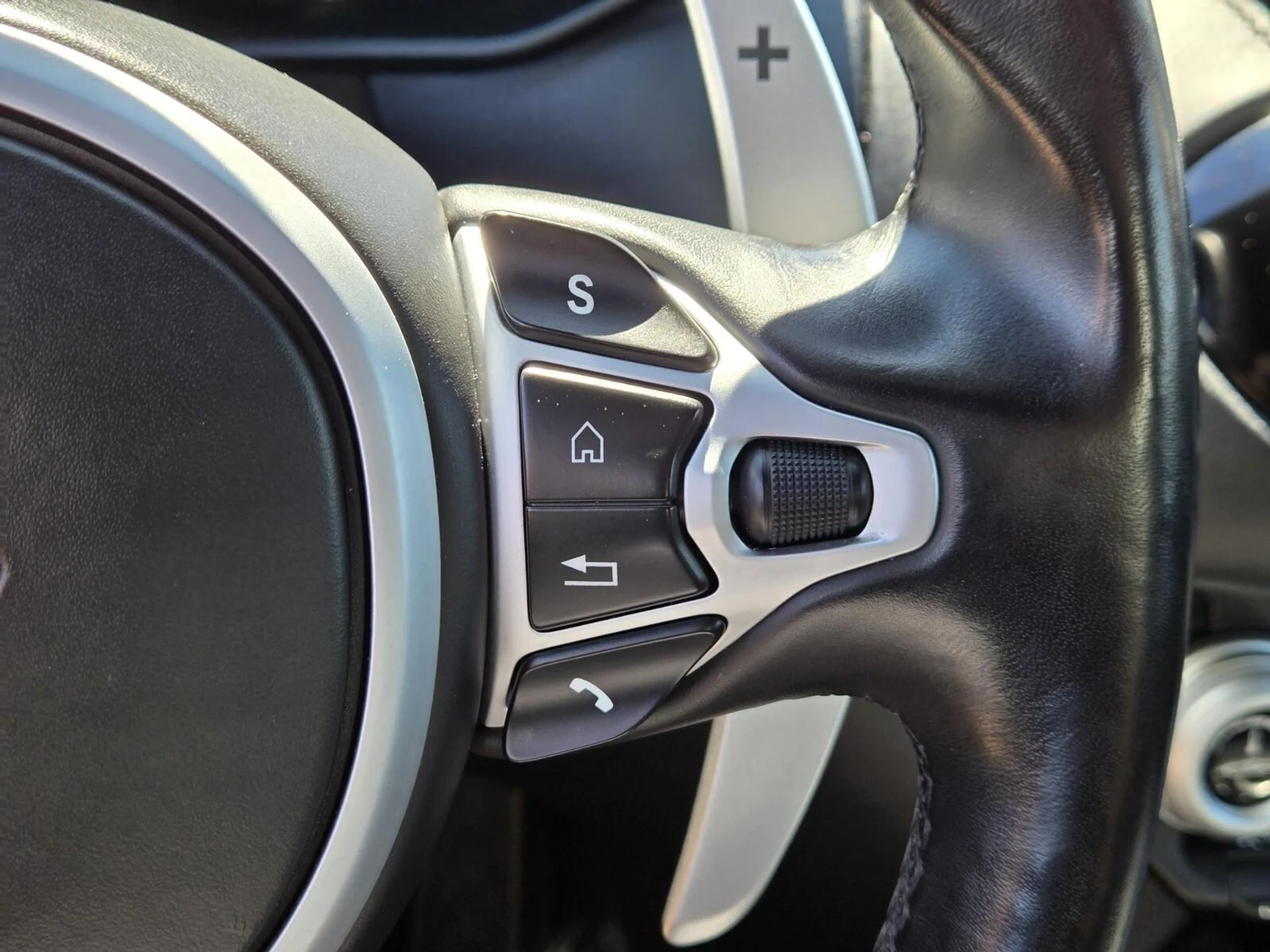 mph038_971087097_Used_2022_Aston_Martin_Vantage_1757574574_185b2b7c7e