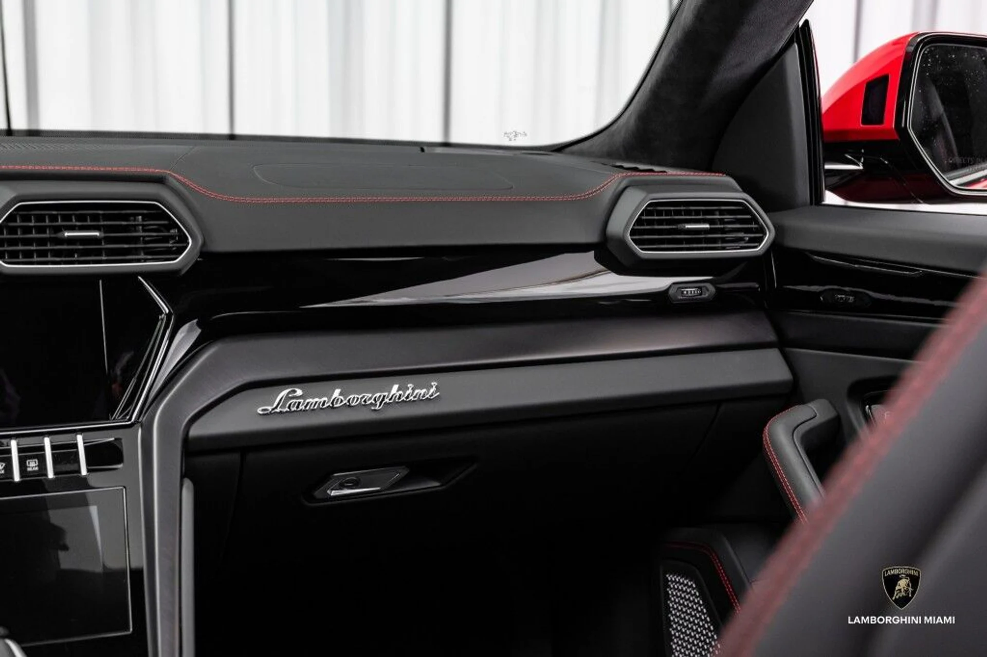 mph038_993689875_ec2950b51ae4443ef6eaf7a24d89e915_d211692360