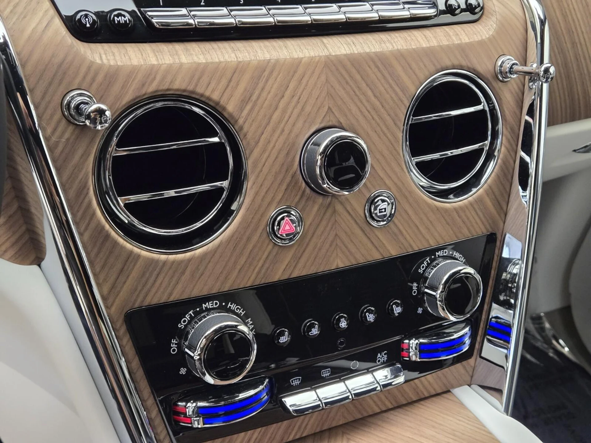 mph038_994389982_New_2026_Rolls_Royce_Cullinan_1776403053_03a00bdcf6