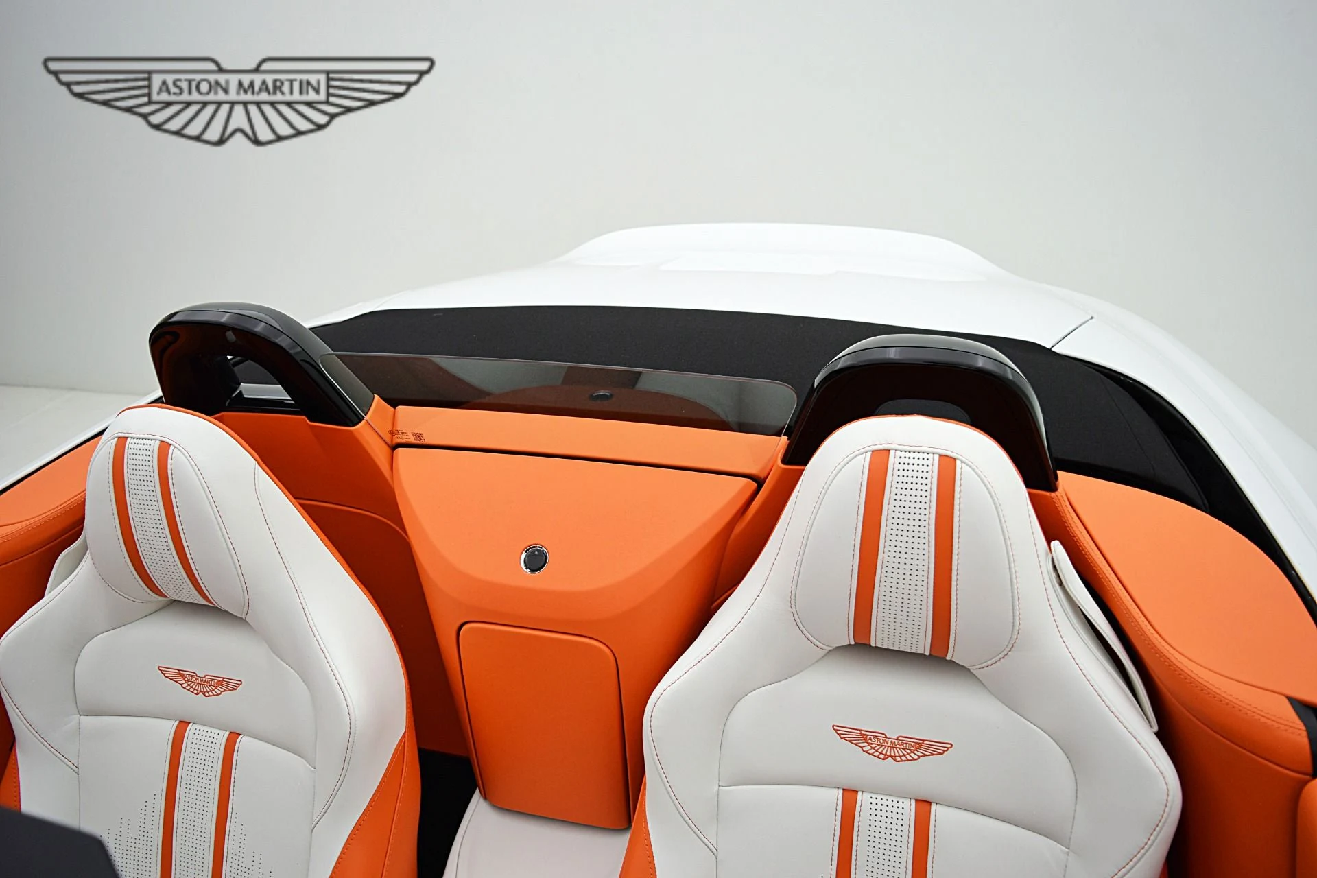 mph039_1006373258_Used_2023_Aston_Martin_Vantage_Roadster_27ffad90ec