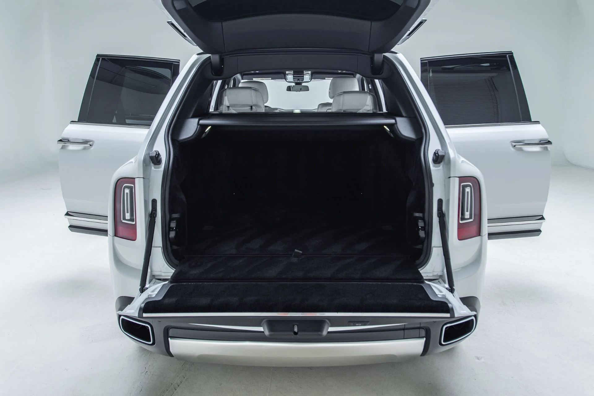 mph039_1021673072_Used_2019_Rolls_Royce_Cullinan_1786991337_3377da7eea