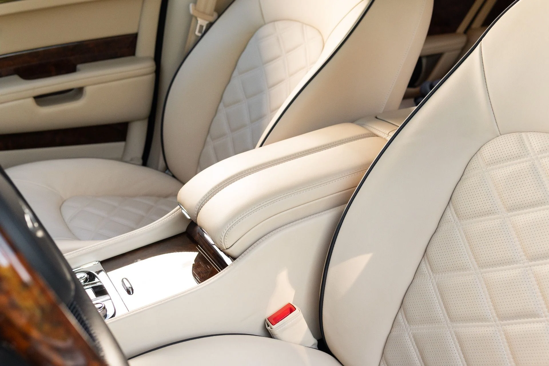 mph039_1022279388_Used_2014_Bentley_Mulsanne_1774576298_14e8f881e9