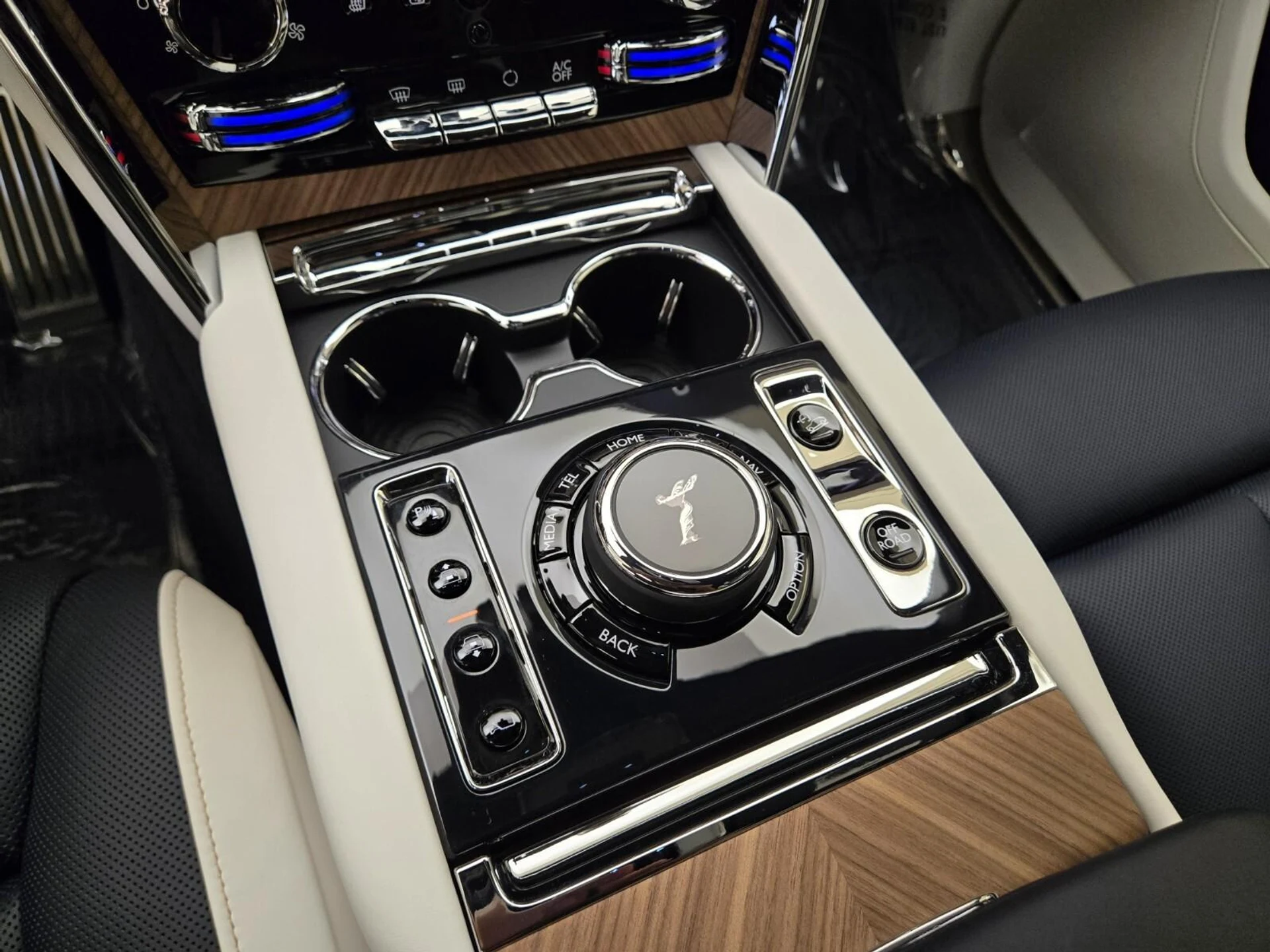 mph039_1044634460_New_2026_Rolls_Royce_Cullinan_1776403053_6fe7796ee8