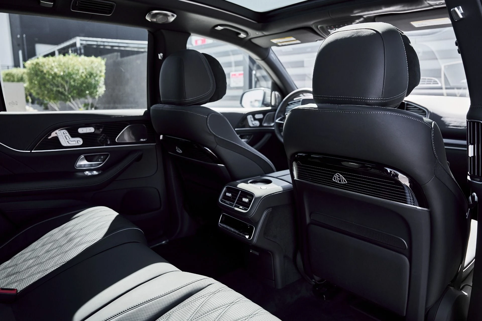 mph039_1061012638_Used_2026_Mercedes_Benz_GLS_Maybach_GLS_600_1776125309_6545b860ed