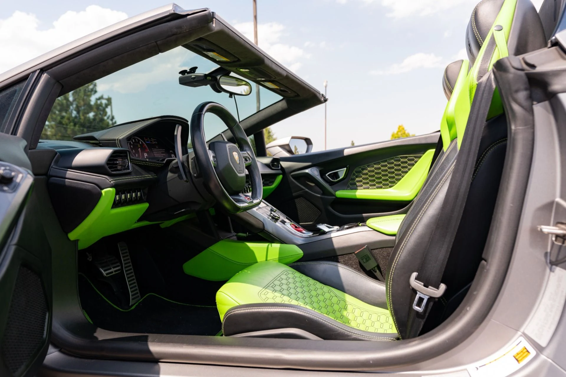 mph039_1061139031_Used_2017_Lamborghini_Huracan_LP_580_2_Spyder_1783359023_6723d70424