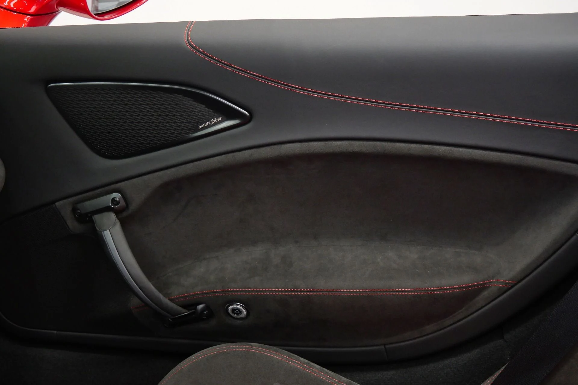 mph039_1069487346_Used_2023_Maserati_MC_20_Cielo_1598_Miles_Carbon_Ceramic_Brakes_Interior_Exterior_Carbon_Packages_1776351589_f2217b5647