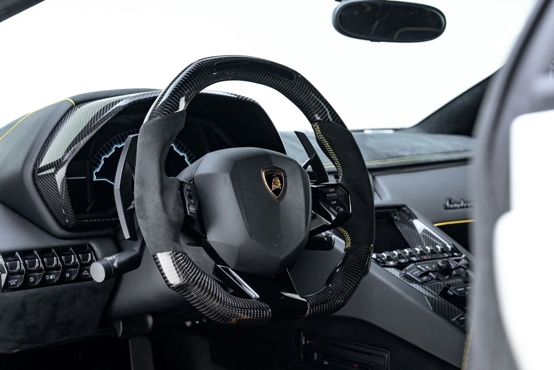 mph039_1071454595_Used_2016_Lamborghini_Aventador_SV_1775078140_ca0ed335e4