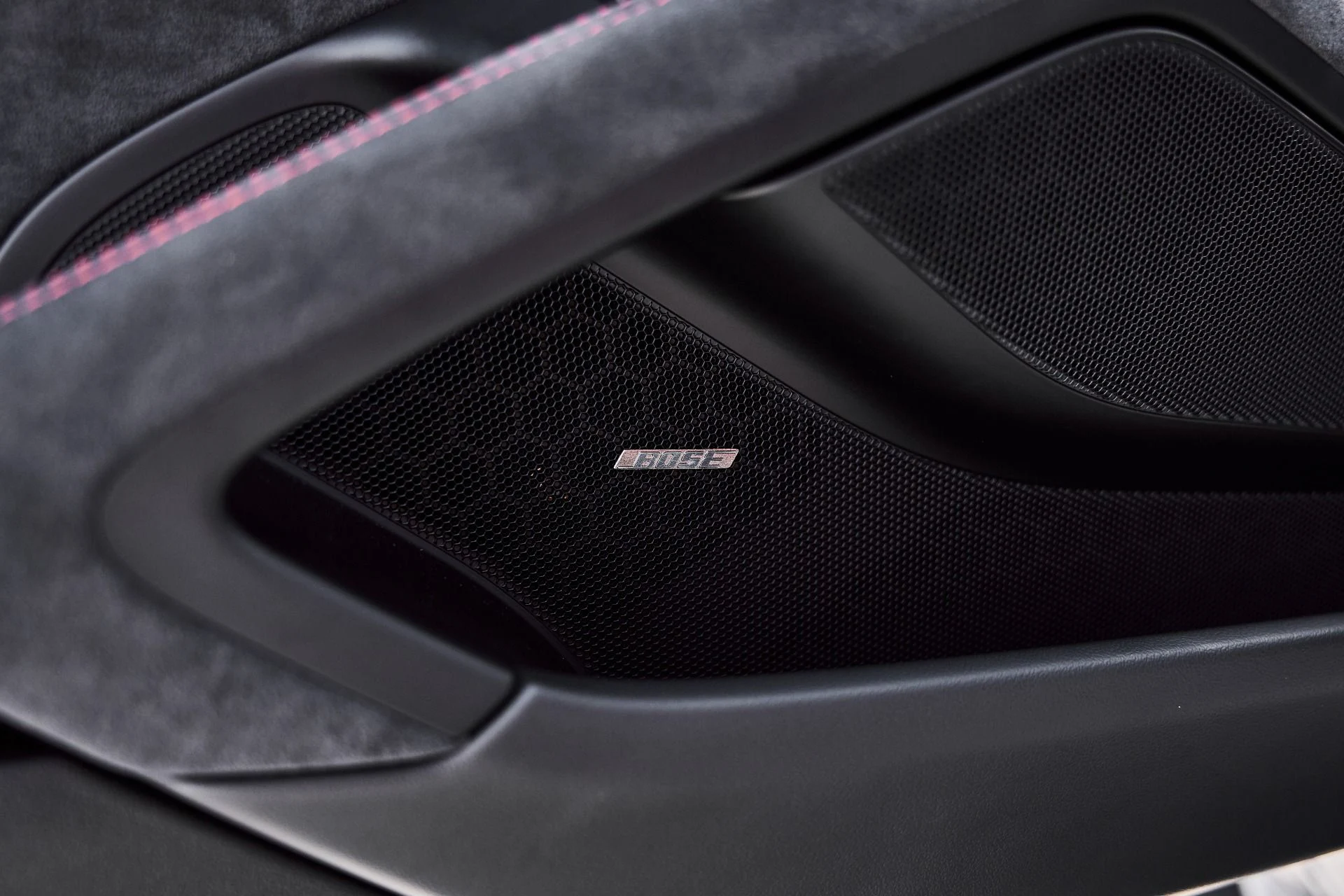 mph039_1074393097_Used_2018_Porsche_911_GT_2_RS_1778880945_35d1ea06e9