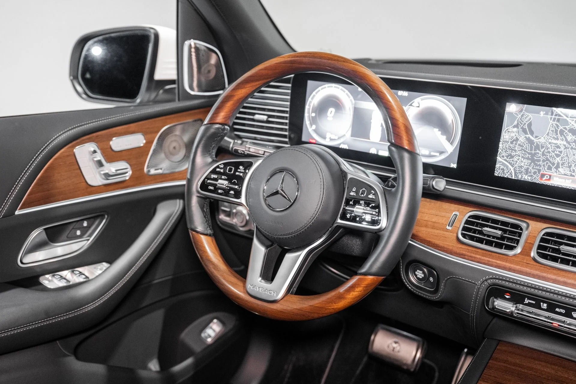 mph039_1081575738_Used_2023_Mercedes_Benz_GLS_Maybach_GLS_600_1762355740_235f3fb82b