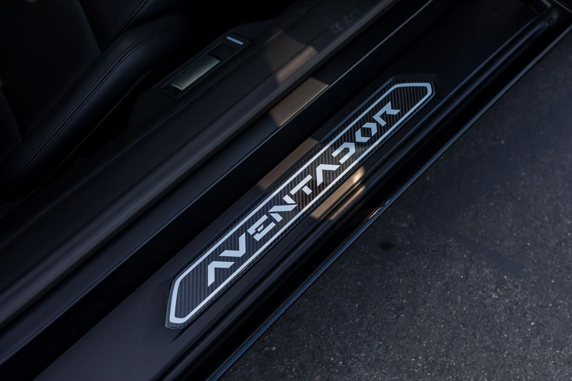 mph039_1083663120_Used_2014_Lamborghini_Aventador_LP_700_4_1776699950_869a8e9aa1