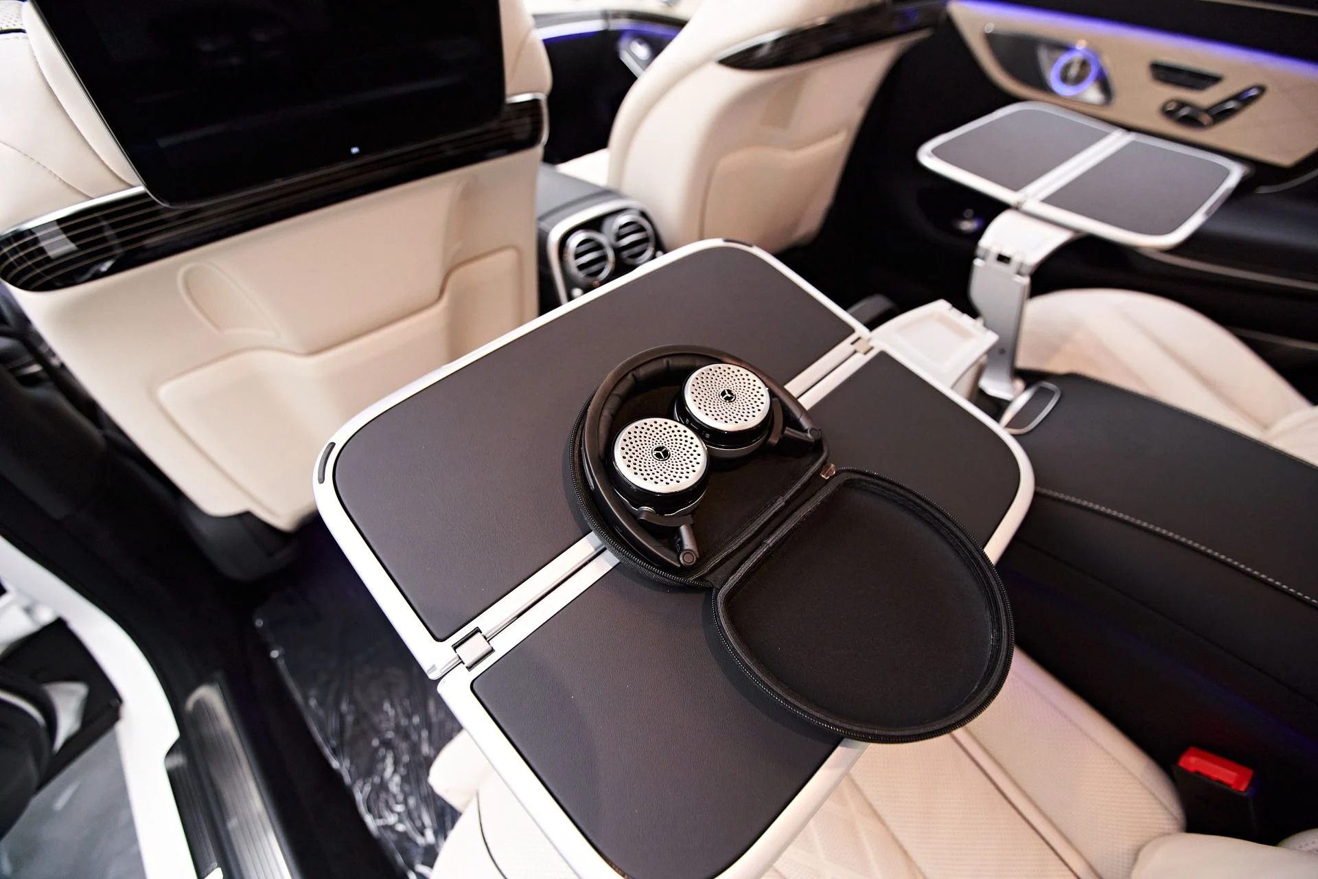 mph039_1086513708_Used_2020_Mercedes_Benz_S_Class_Maybach_S_560_1686091105_9ee0d24ee1