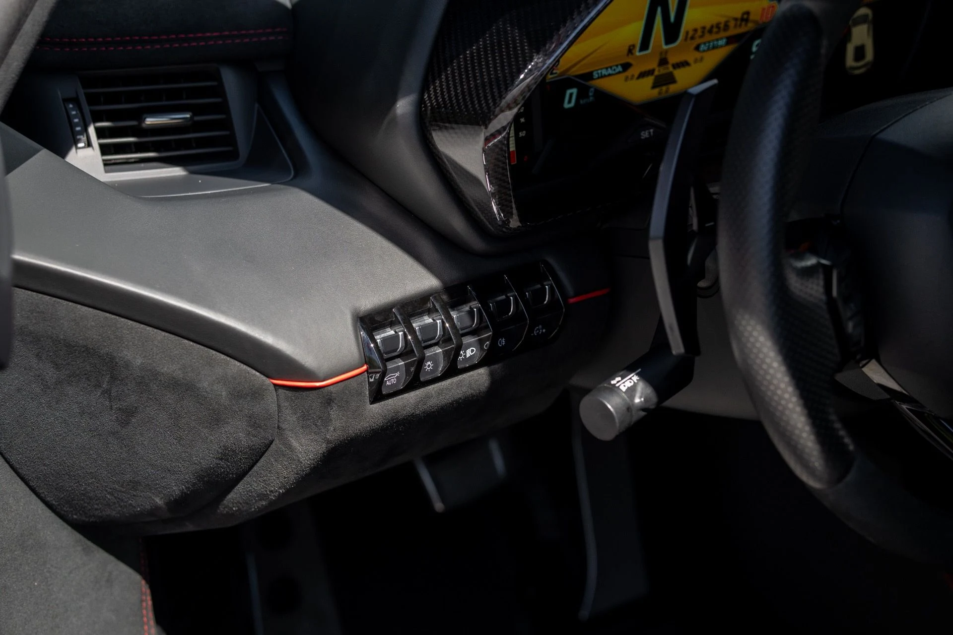mph039_108937525_Used_2016_Lamborghini_Aventador_LP_750_4_SV_1760392295_affcf3ef03