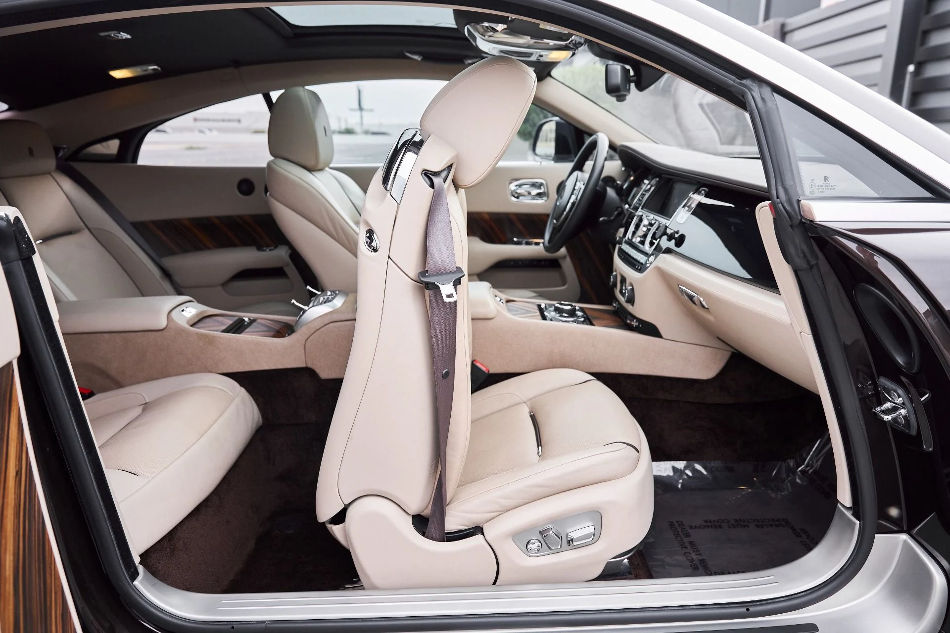 mph039_1097708074_Used_2014_Rolls_Royce_Wraith_Base_1767151006_1a8d5b13fb