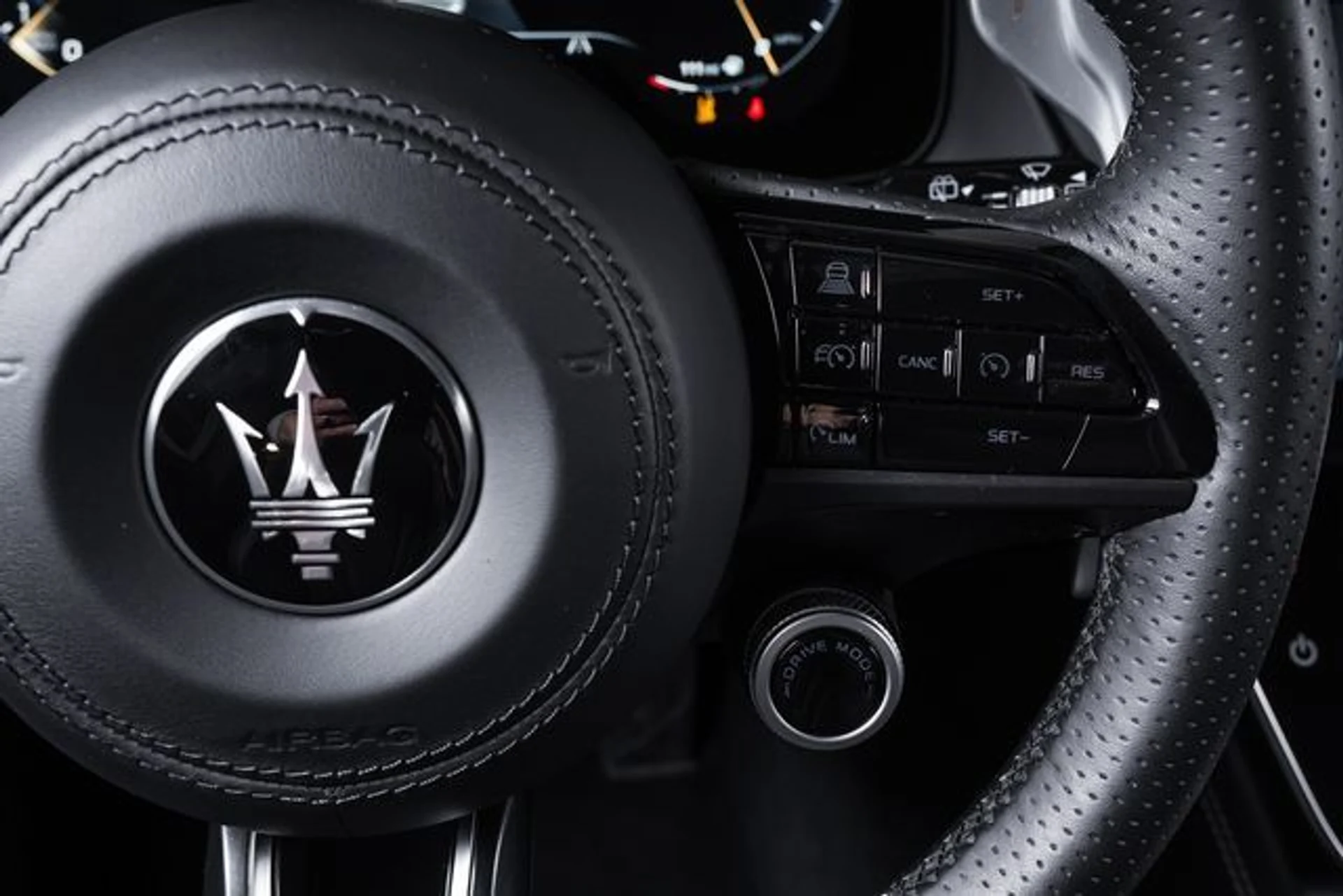 mph039_1100347413_dcaa1354f54fa5a048c156d7f4d87b15x_ef407aebe4