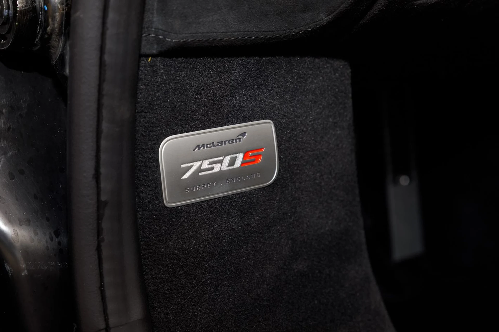 mph039_1112471517_590_p40_l_49fefd0095