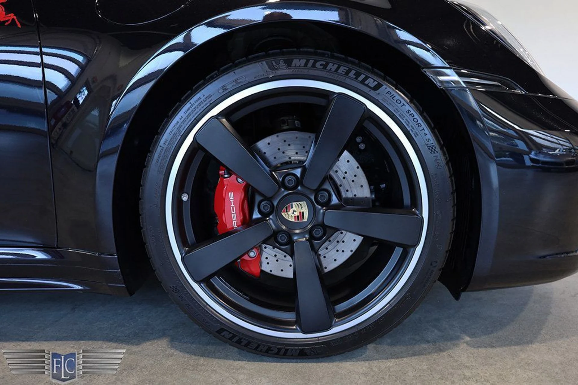 mph039_1122918002_used_2024_porsche_911_targa4s_9689_22903076_40_1024_cb379c2491