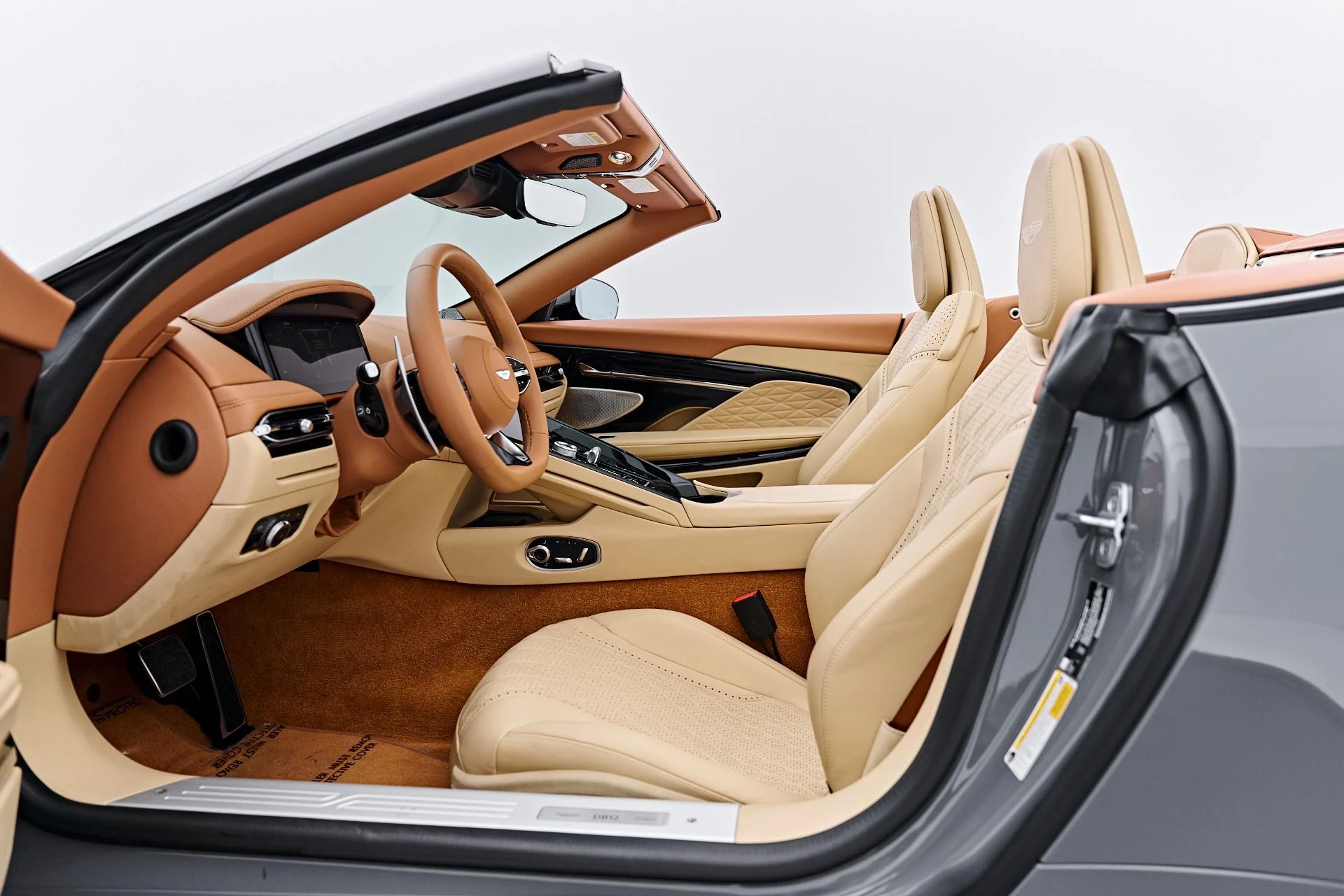 mph039_1123009046_Used_2025_Aston_Martin_DB_12_Volante_1791997260_17a6a38d98