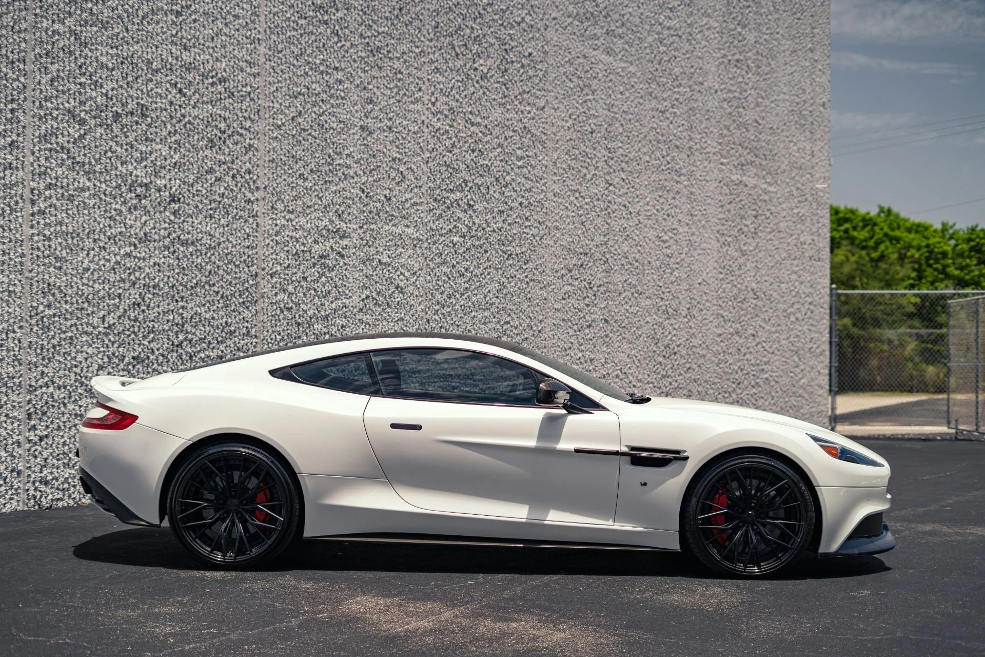 mph039_1129974143_Used_2015_Aston_Martin_Vanquish_Carbon_White_Tasteful_Upgrades_1784056520_45a5f0d5a3