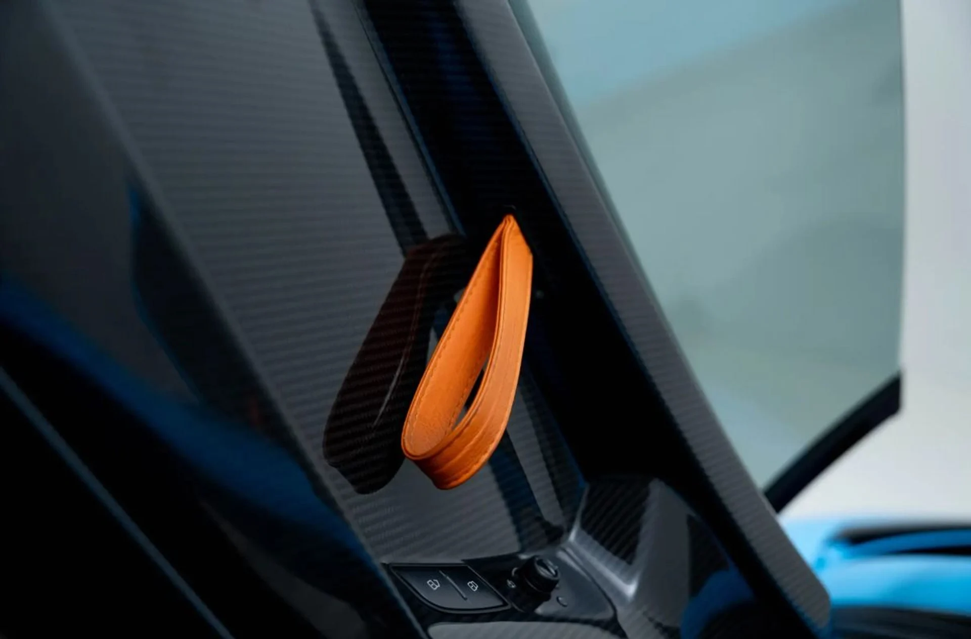 mph039_1136870919_Used_2017_Lamborghini_Aventador_SV_1786551969_7f5e638300