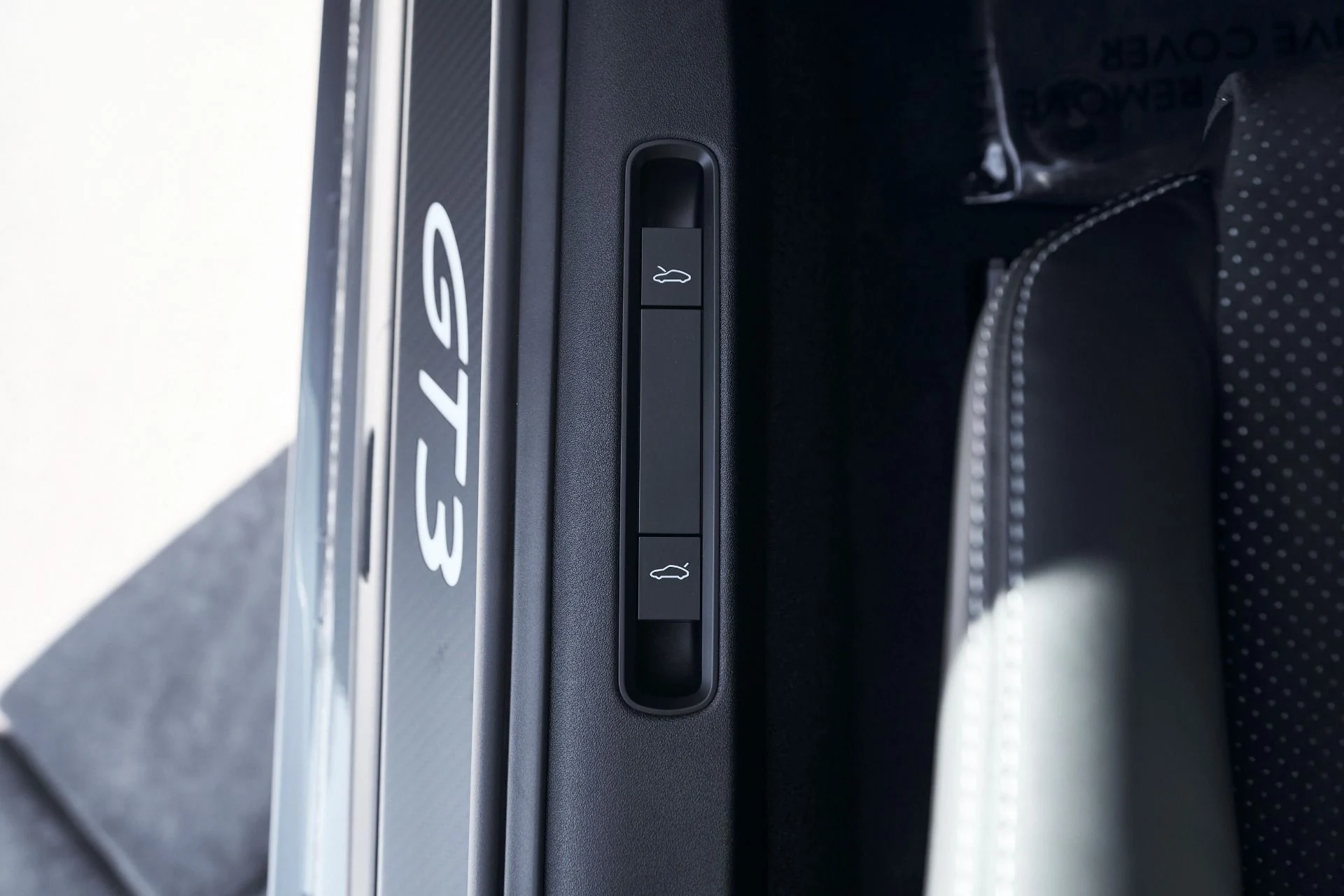 mph039_1140135082_Used_2025_Porsche_911_GT_3_1760570021_65e5a393df