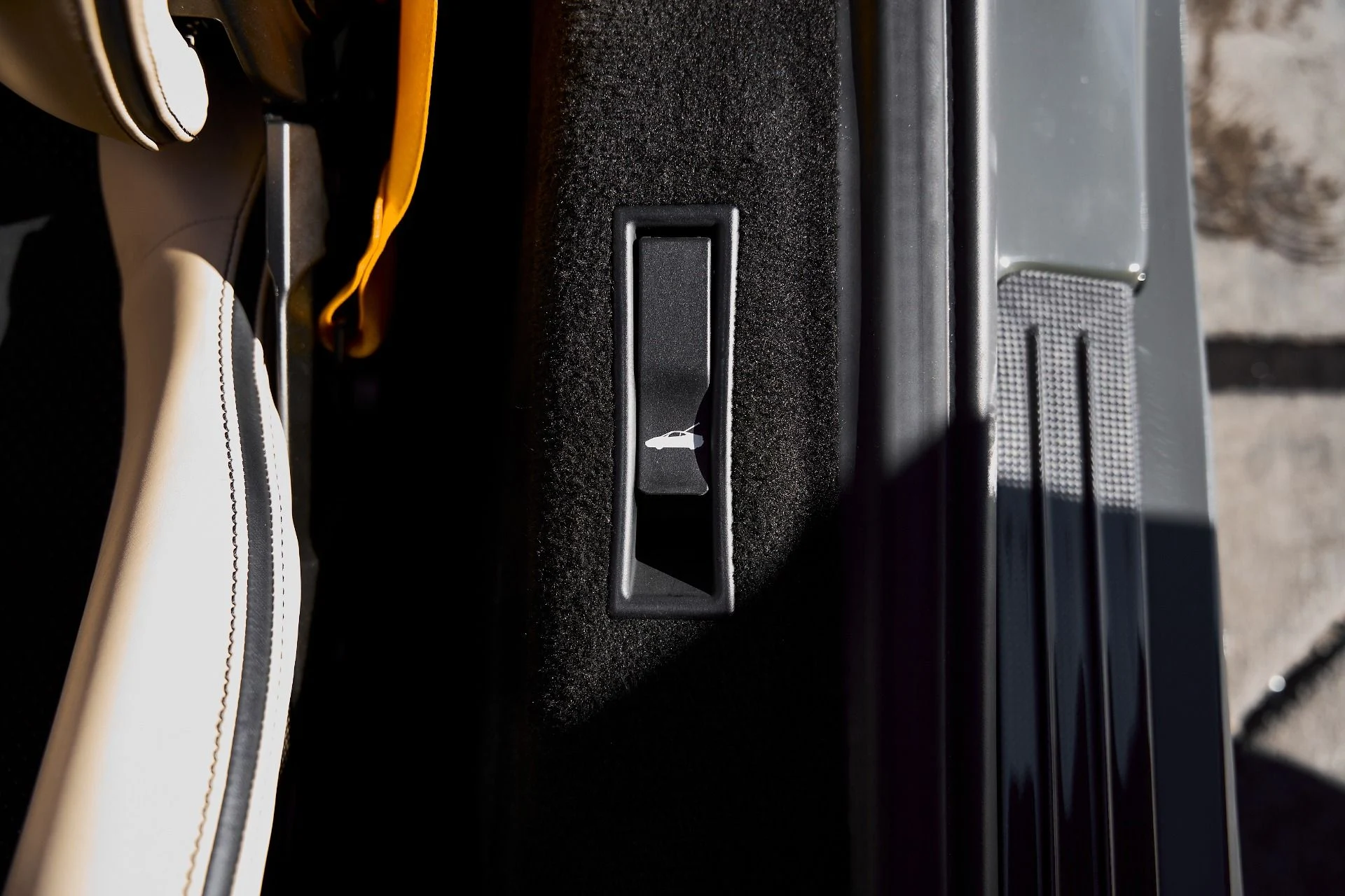 mph039_1143478786_Used_2022_Ferrari_F8_Spider_Base_1768868432_09396ef581