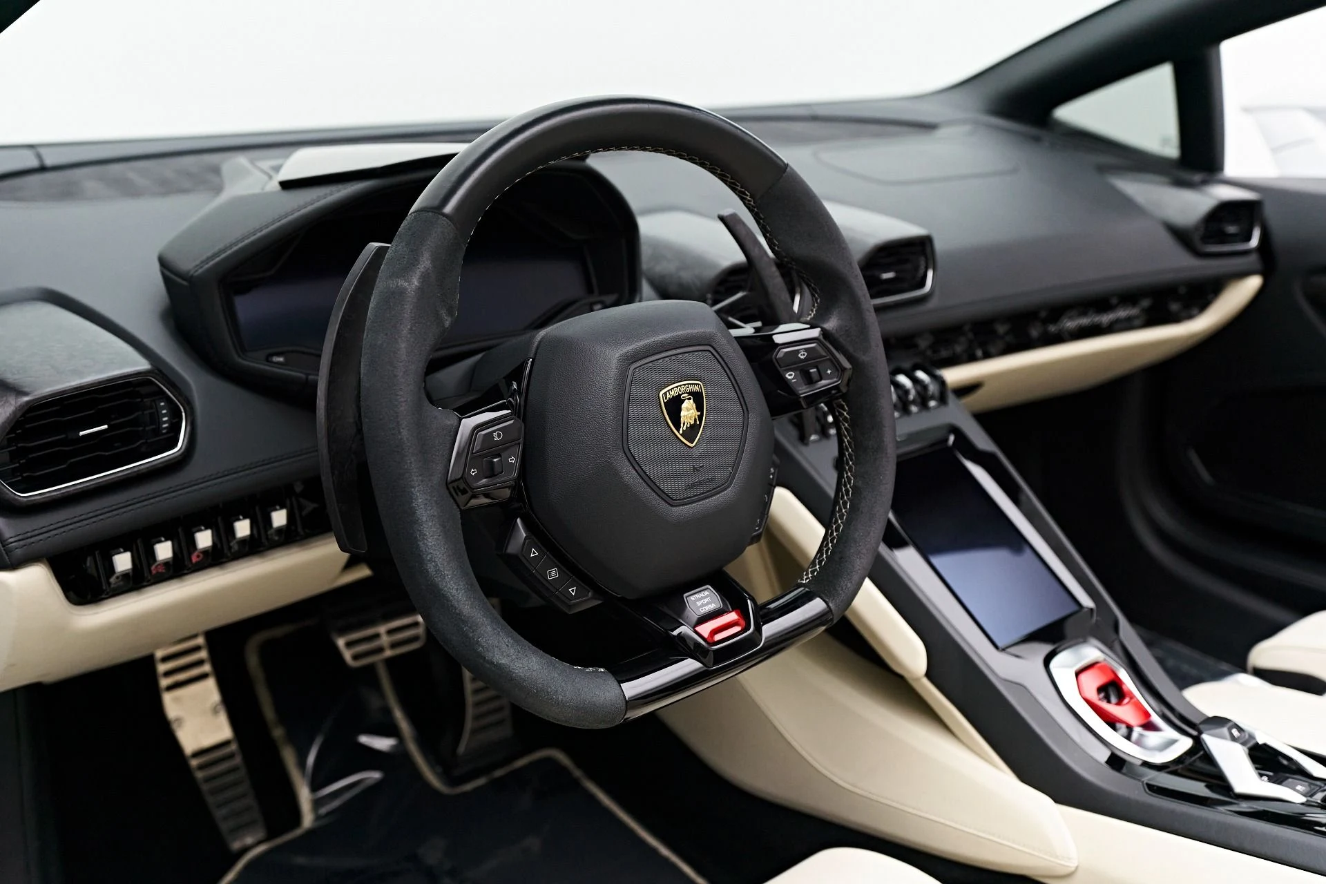 mph039_1154038585_Used_2021_Lamborghini_Huracan_EVO_Base_1710207611_8d073a40e1