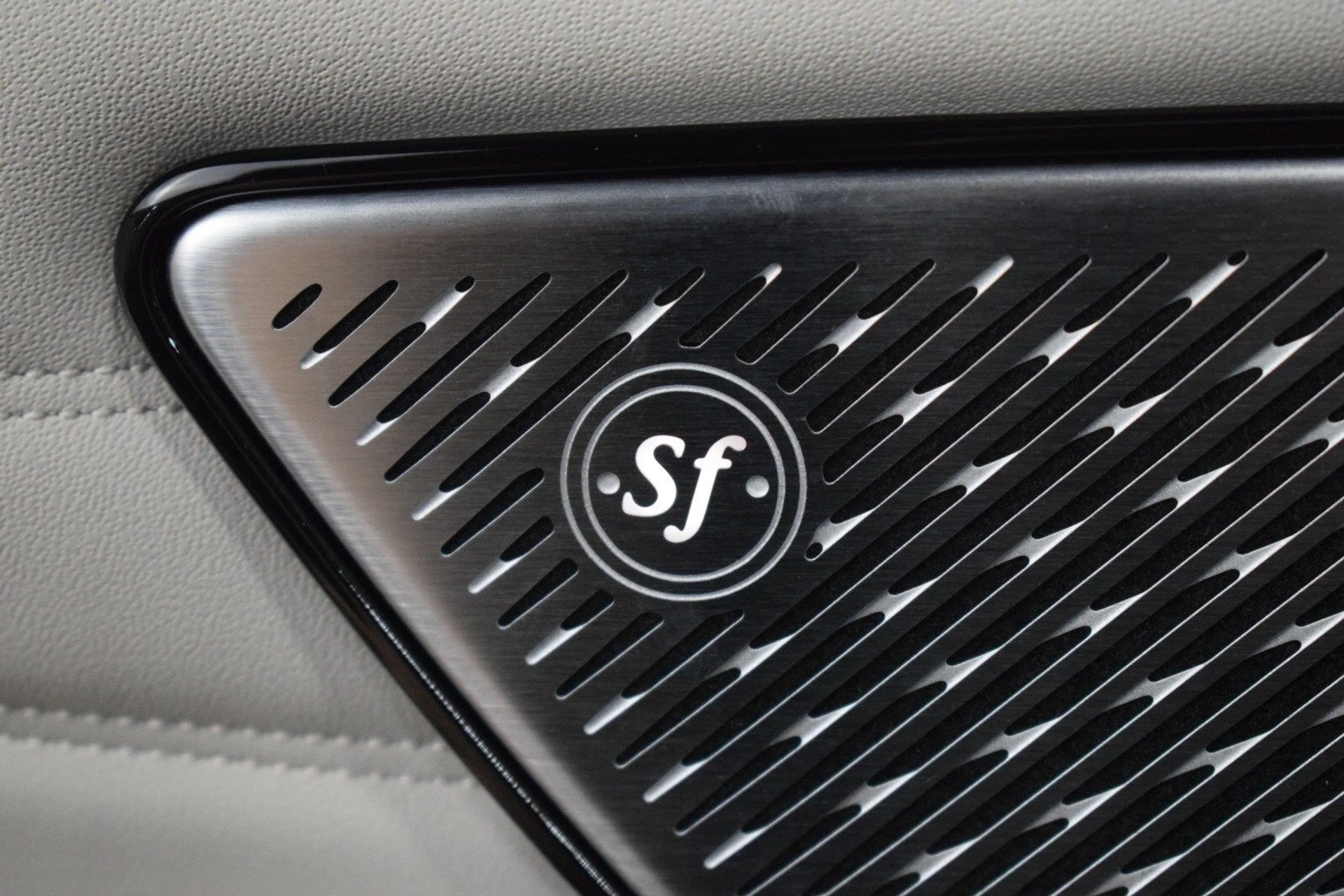 mph039_1156862494_f7f3db16421f29ae6fa12227f53cc432x_9980fd51e8