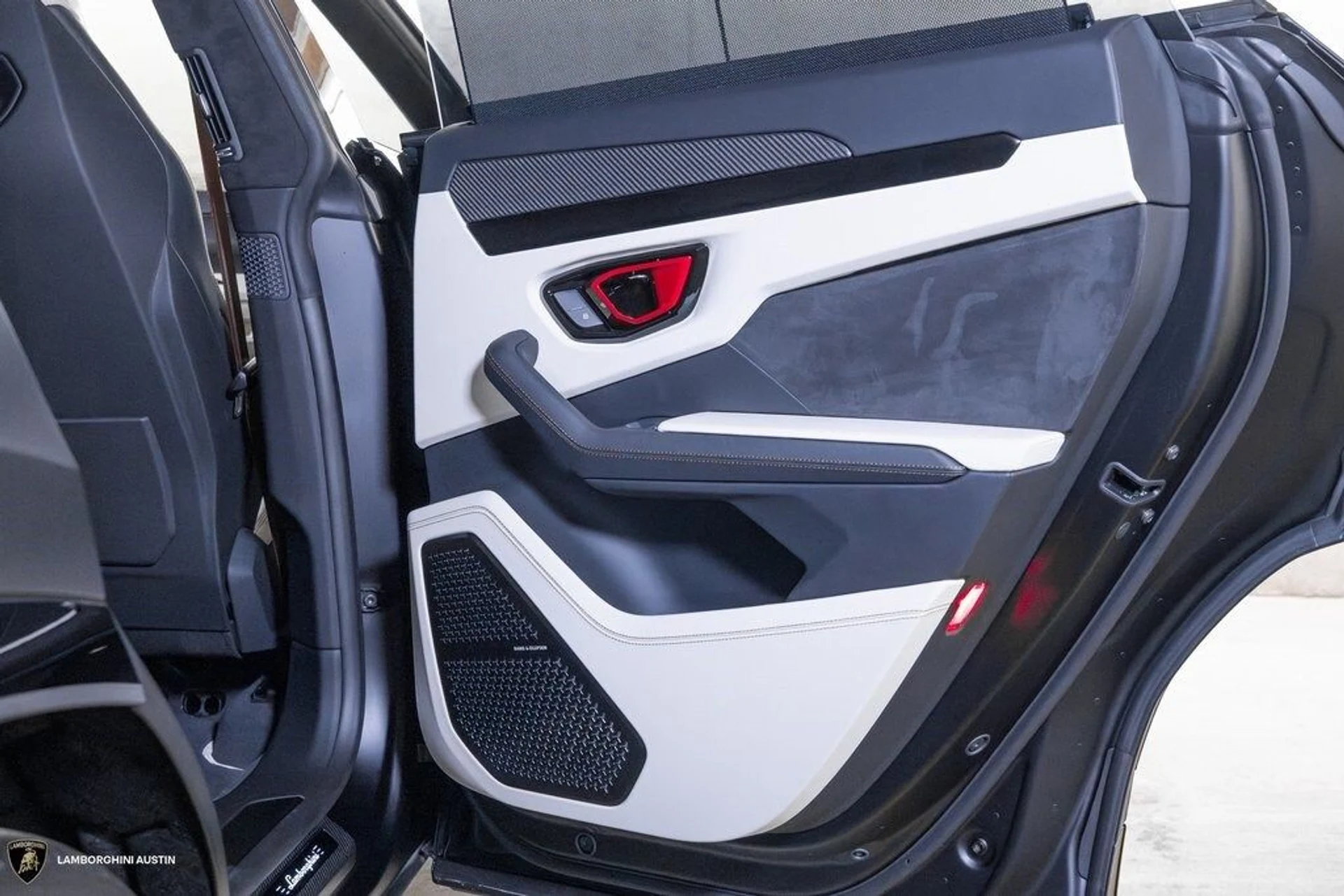 mph039_1161047681_054858f1845dc17767a48896e7c6f3a0x_8d6ce179ff