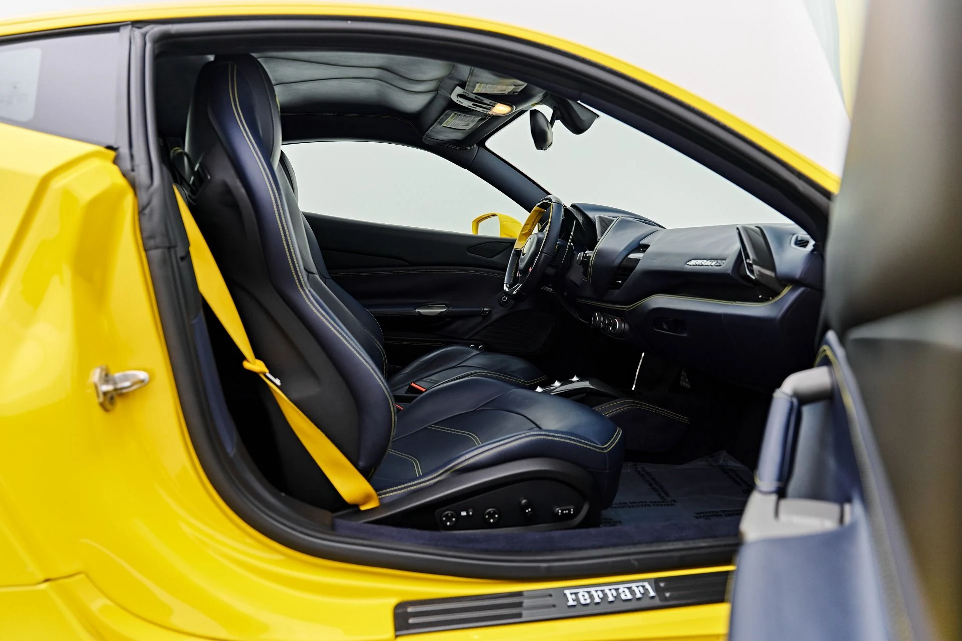 mph039_1165498594_Used_2017_Ferrari_488_GTB_Base_1791401207_c5f3716ac1