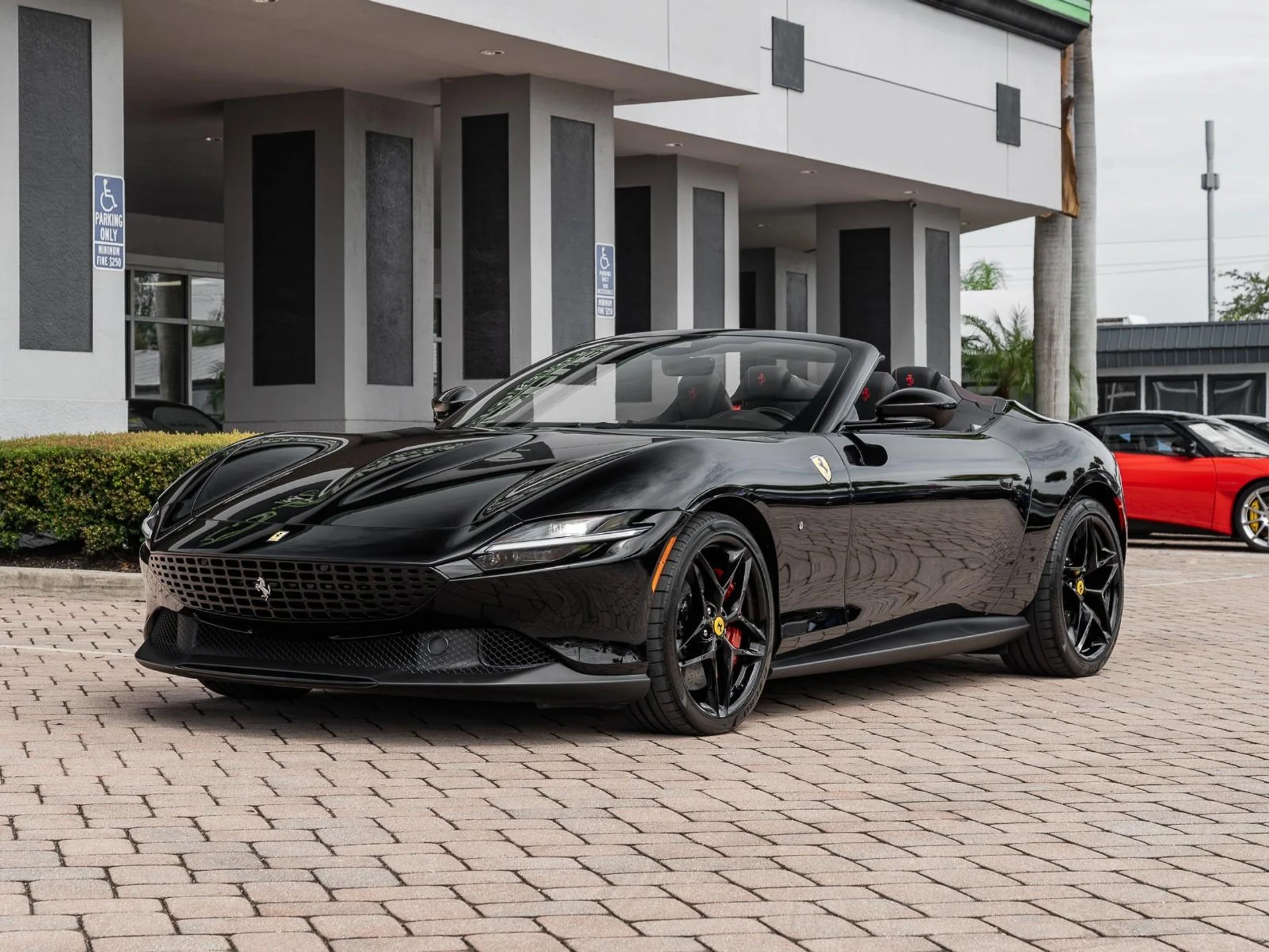 mph039_1170856442_Used_2025_Ferrari_Roma_Spider_1757020252_bd03cb7509